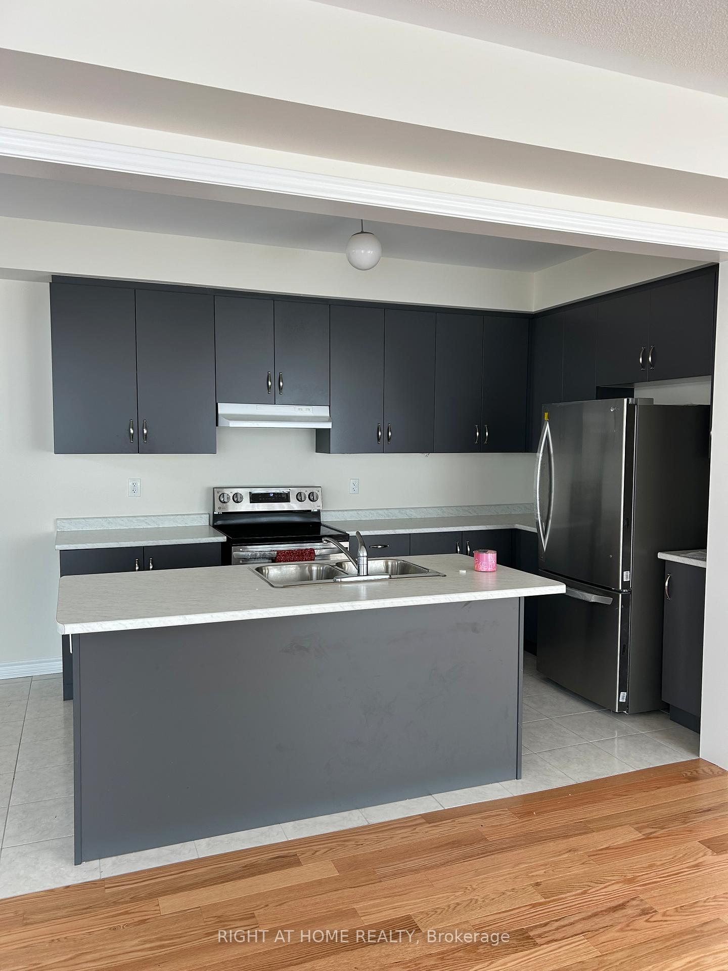 Photo 5 of Unit Upper Level, 1149 Cameo Street, Pickering, Rural Pickering — HOMEH