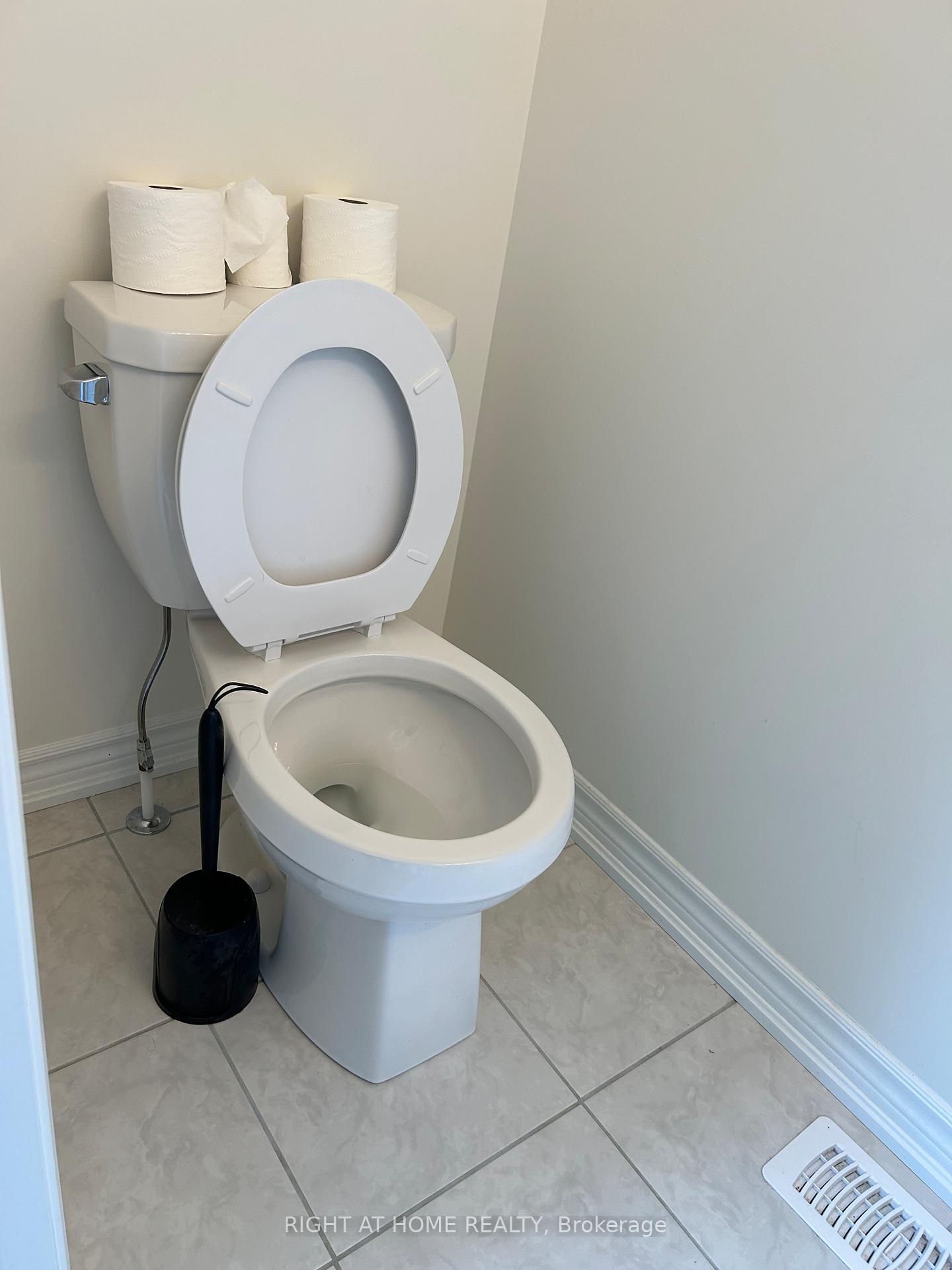 Photo 14 of Unit Upper Level, 1149 Cameo Street, Pickering, Rural Pickering — HOMEH