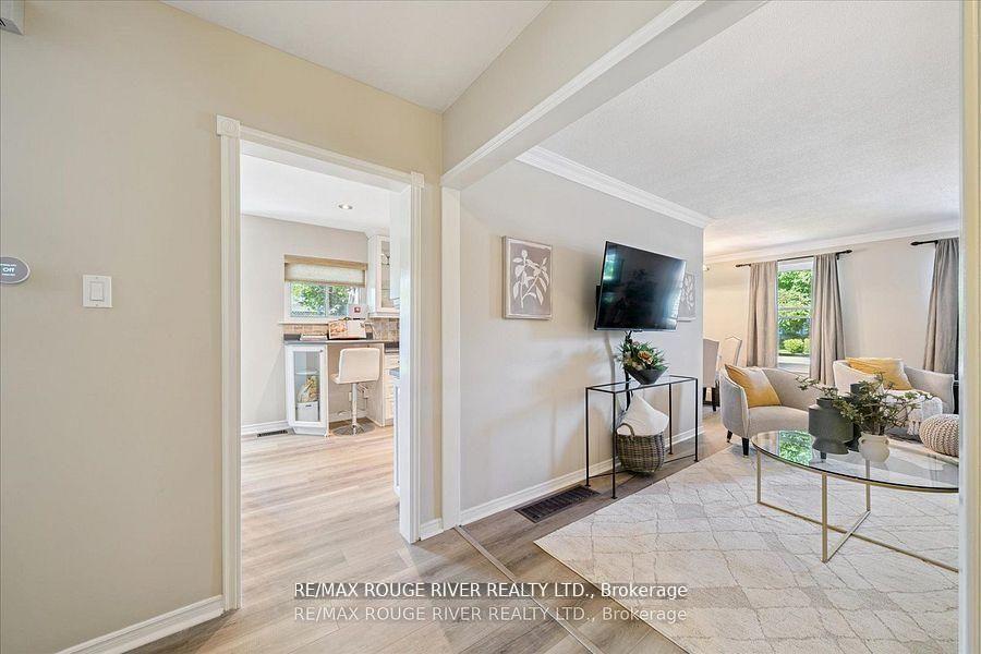Photo 4 of 810 Zator Avenue, Pickering, Bay Ridges — HOMEH