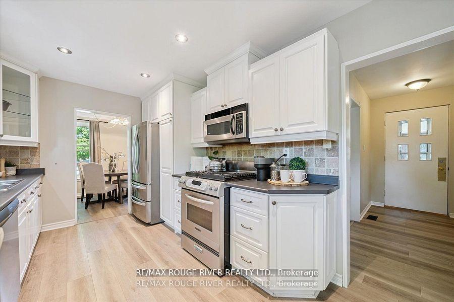Photo 5 of 810 Zator Avenue, Pickering, Bay Ridges — HOMEH