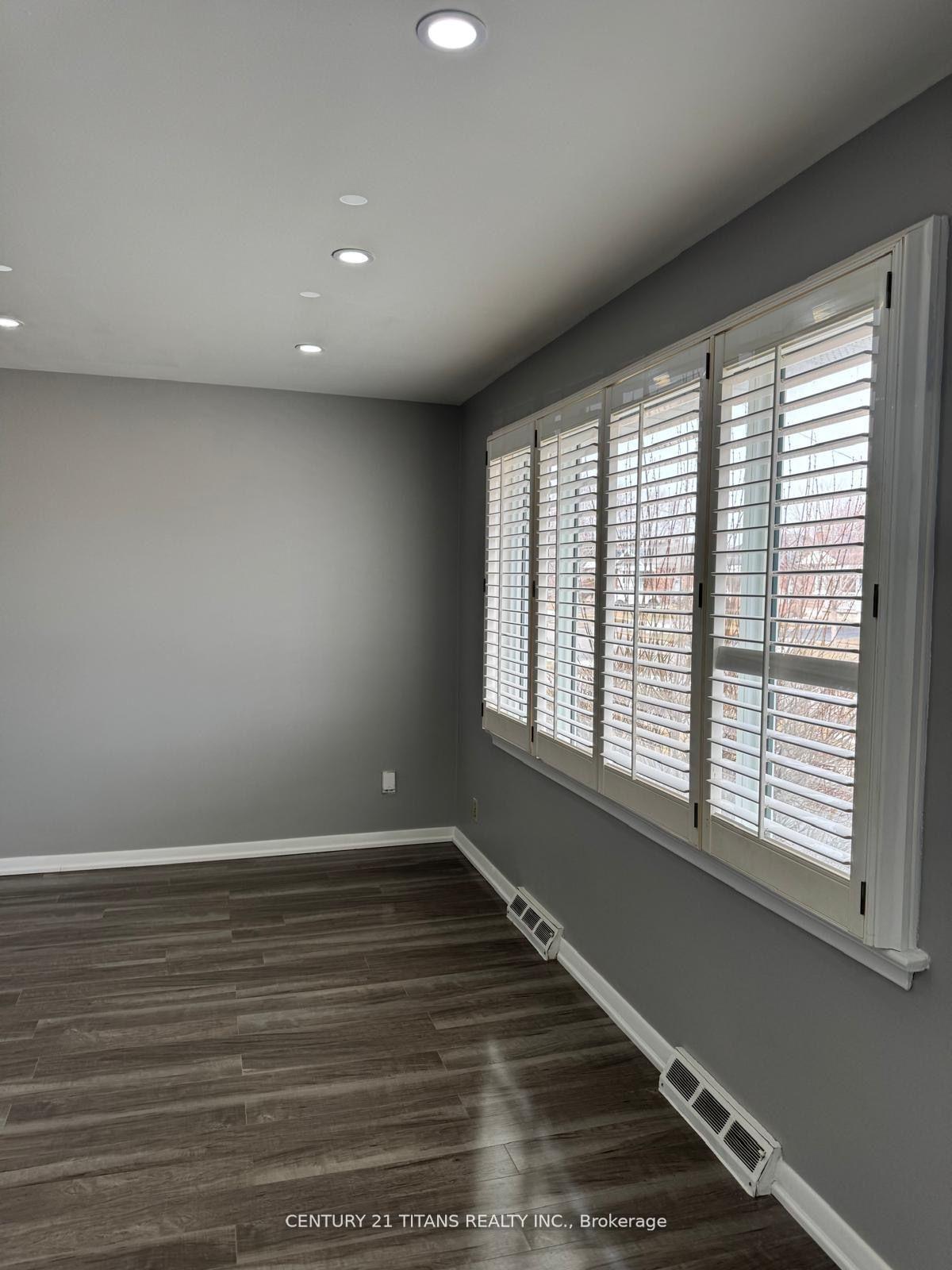 Photo 3 of 374 Highland Avenue W, Oshawa, Central — HOMEH