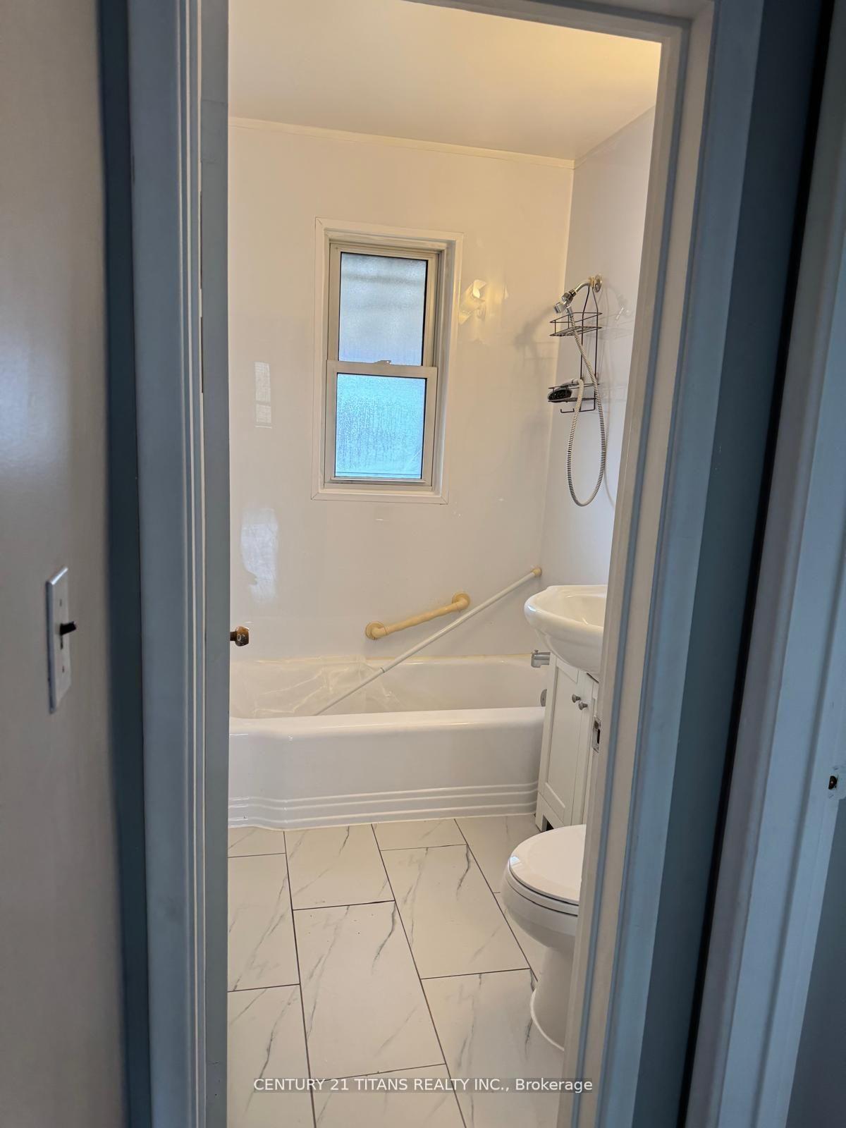Photo 12 of 374 Highland Avenue W, Oshawa, Central — HOMEH