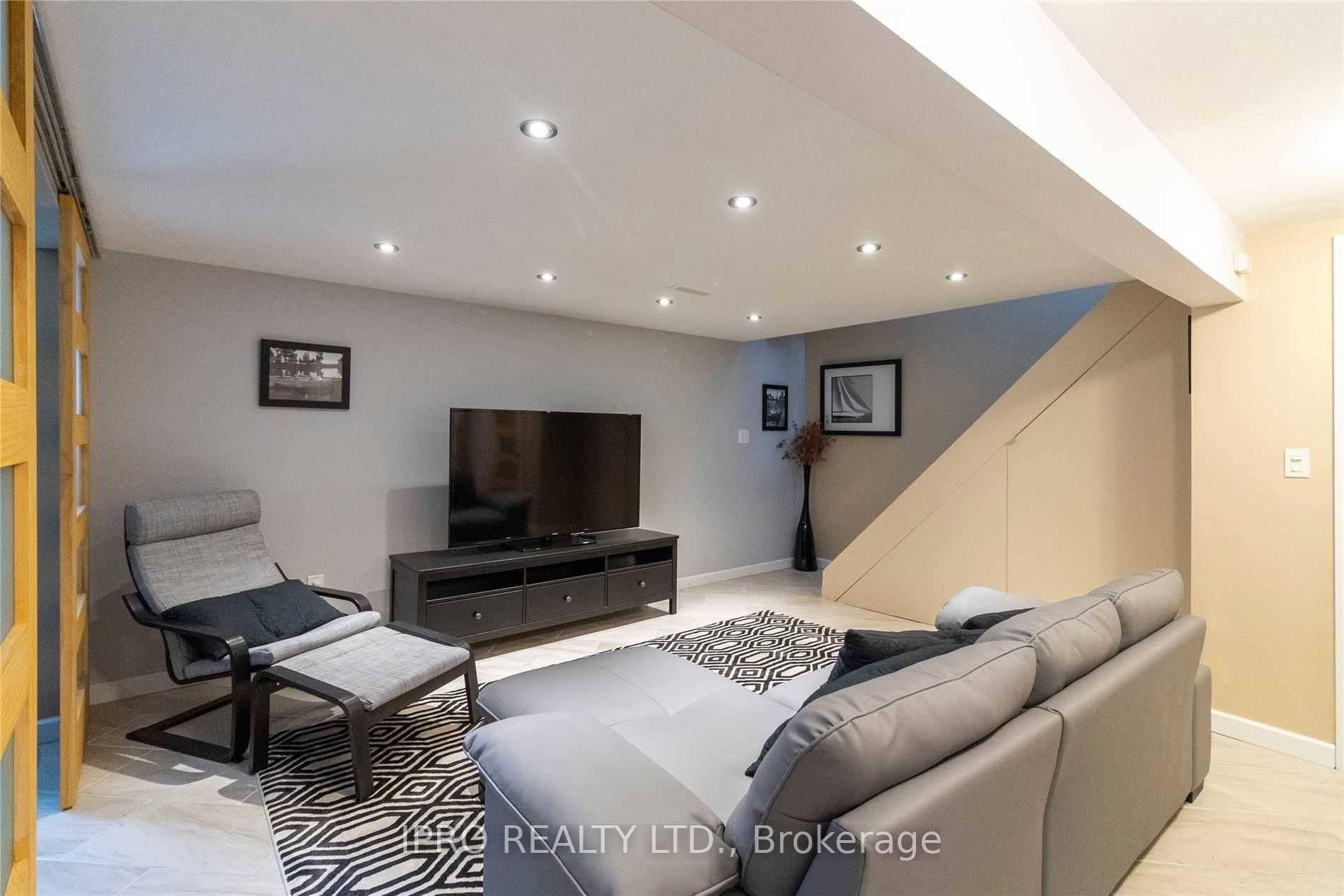 Photo 2 of Unit Bsmt, 730 Breezy Drive, Pickering, West Shore — HOMEH