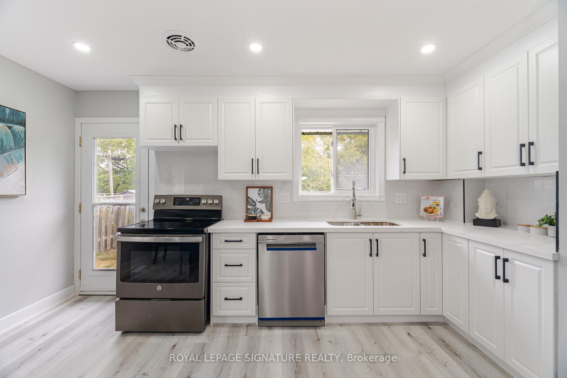 Photo 14 of 303 Durham Court, Oshawa, Vanier — HOMEH