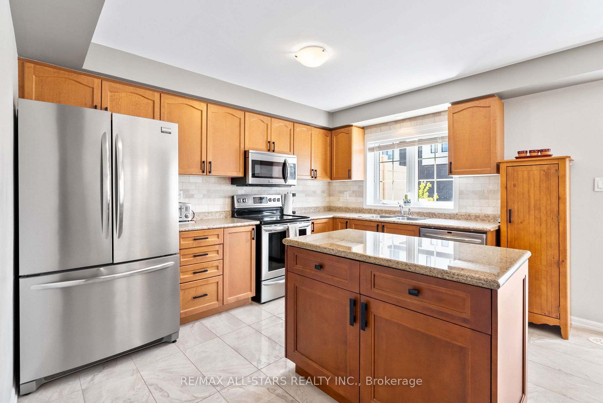 Photo 3 of 2450 William Jackson Drive, Pickering, Duffin Heights — HOMEH