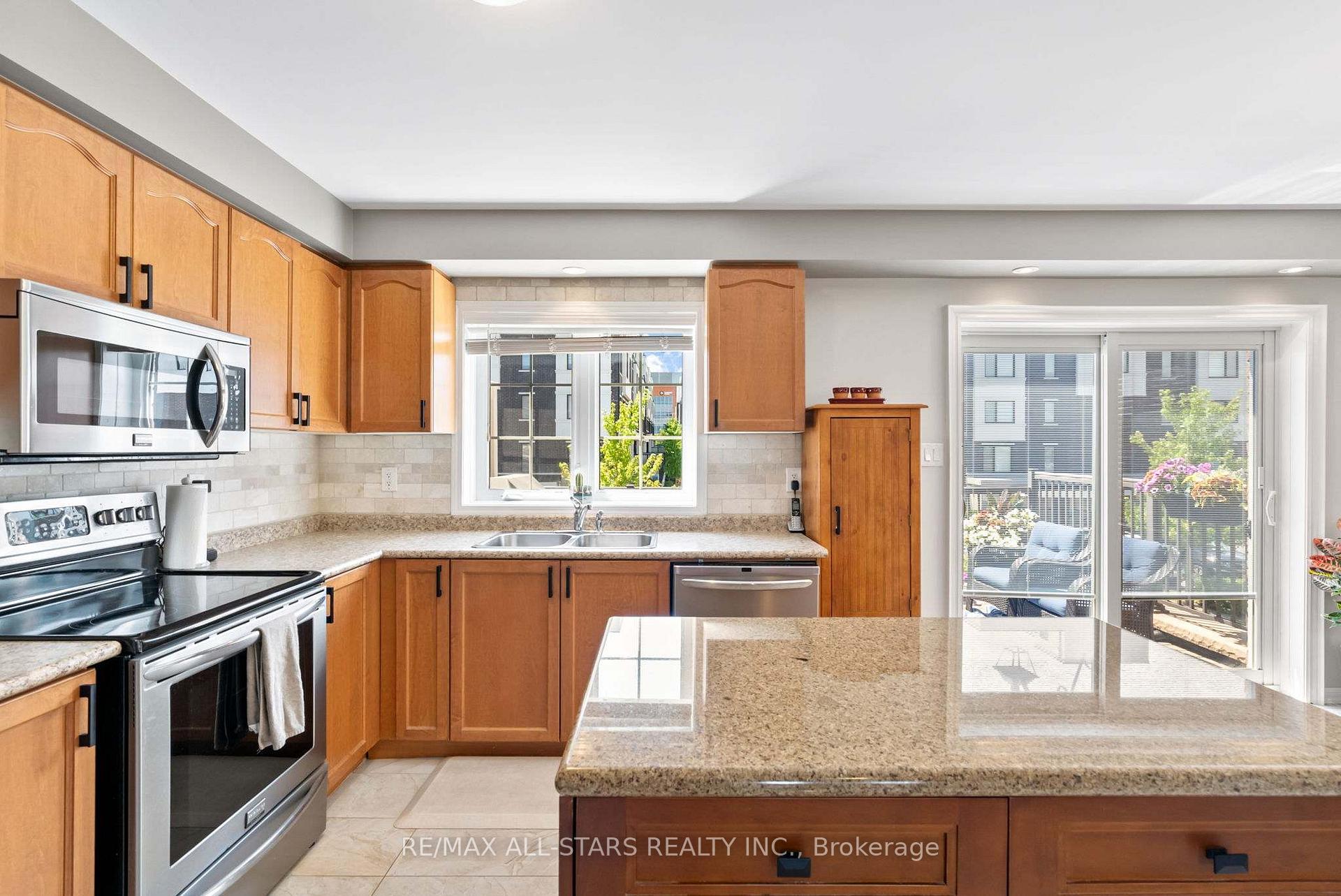 Photo 4 of 2450 William Jackson Drive, Pickering, Duffin Heights — HOMEH