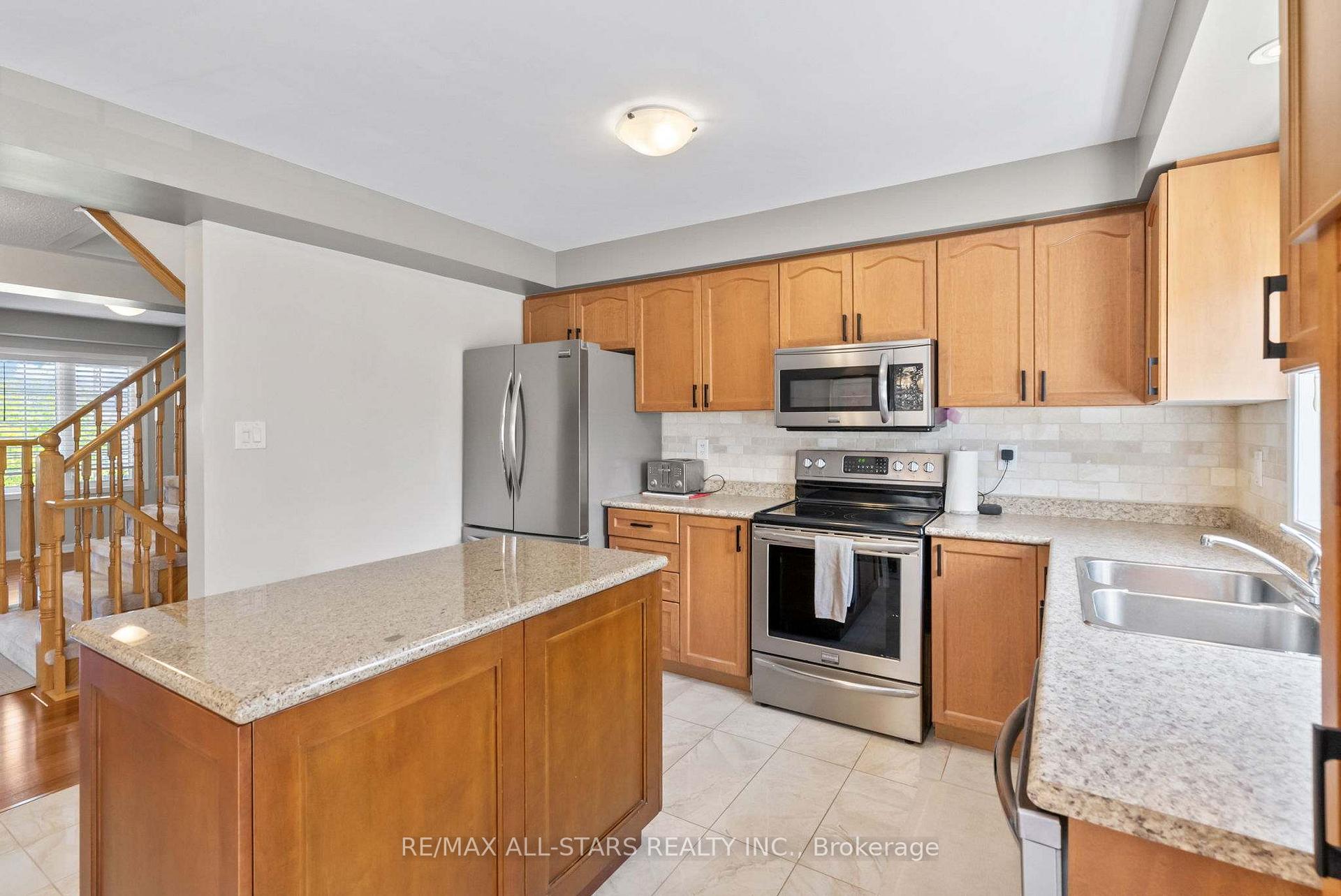 Photo 8 of 2450 William Jackson Drive, Pickering, Duffin Heights — HOMEH