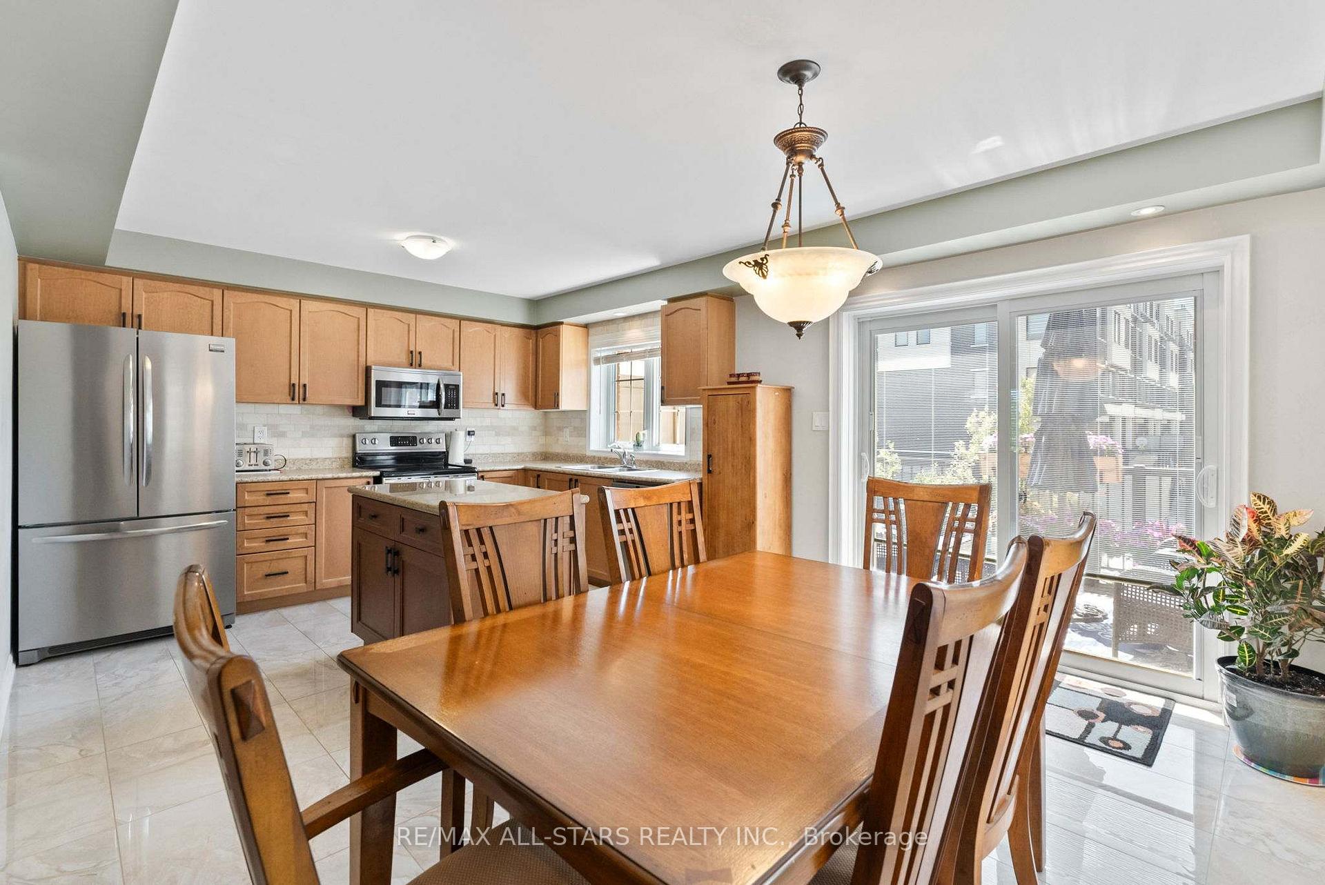 Photo 9 of 2450 William Jackson Drive, Pickering, Duffin Heights — HOMEH