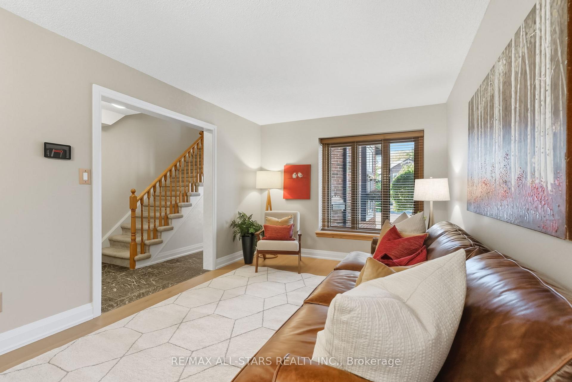 Photo 4 of 1094 Longbow Drive, Pickering, Liverpool — HOMEH