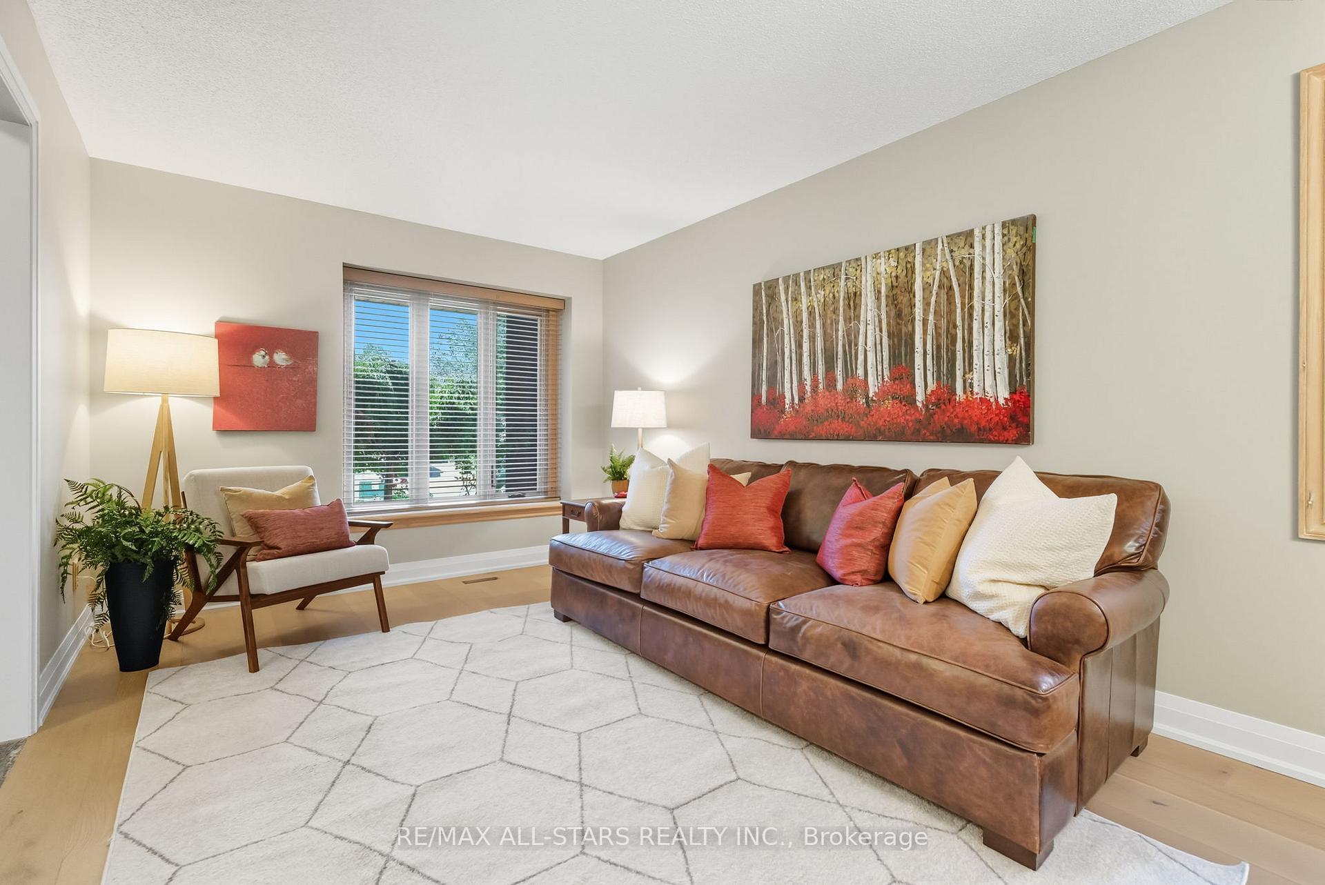 Photo 5 of 1094 Longbow Drive, Pickering, Liverpool — HOMEH