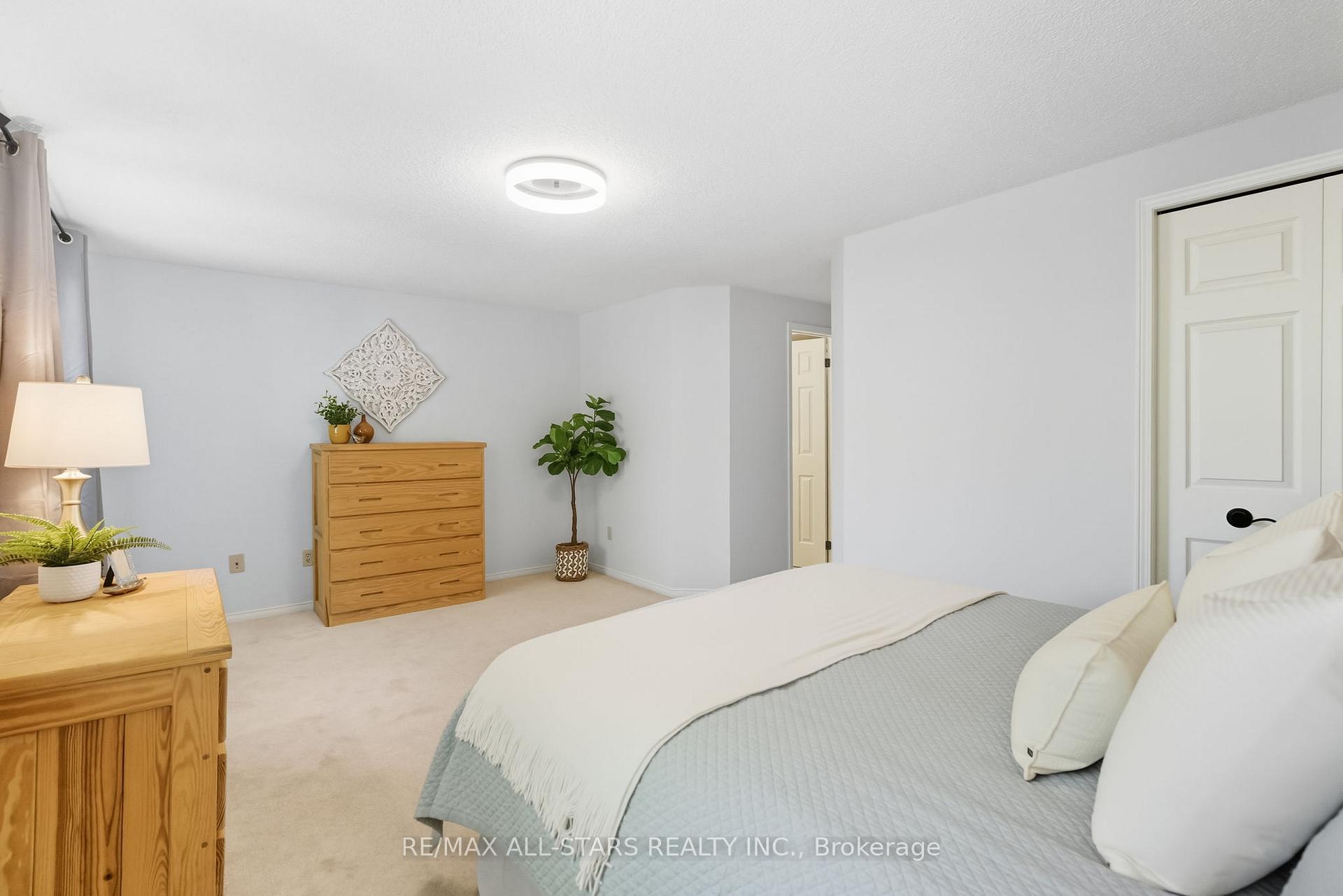Photo 24 of 1094 Longbow Drive, Pickering, Liverpool — HOMEH