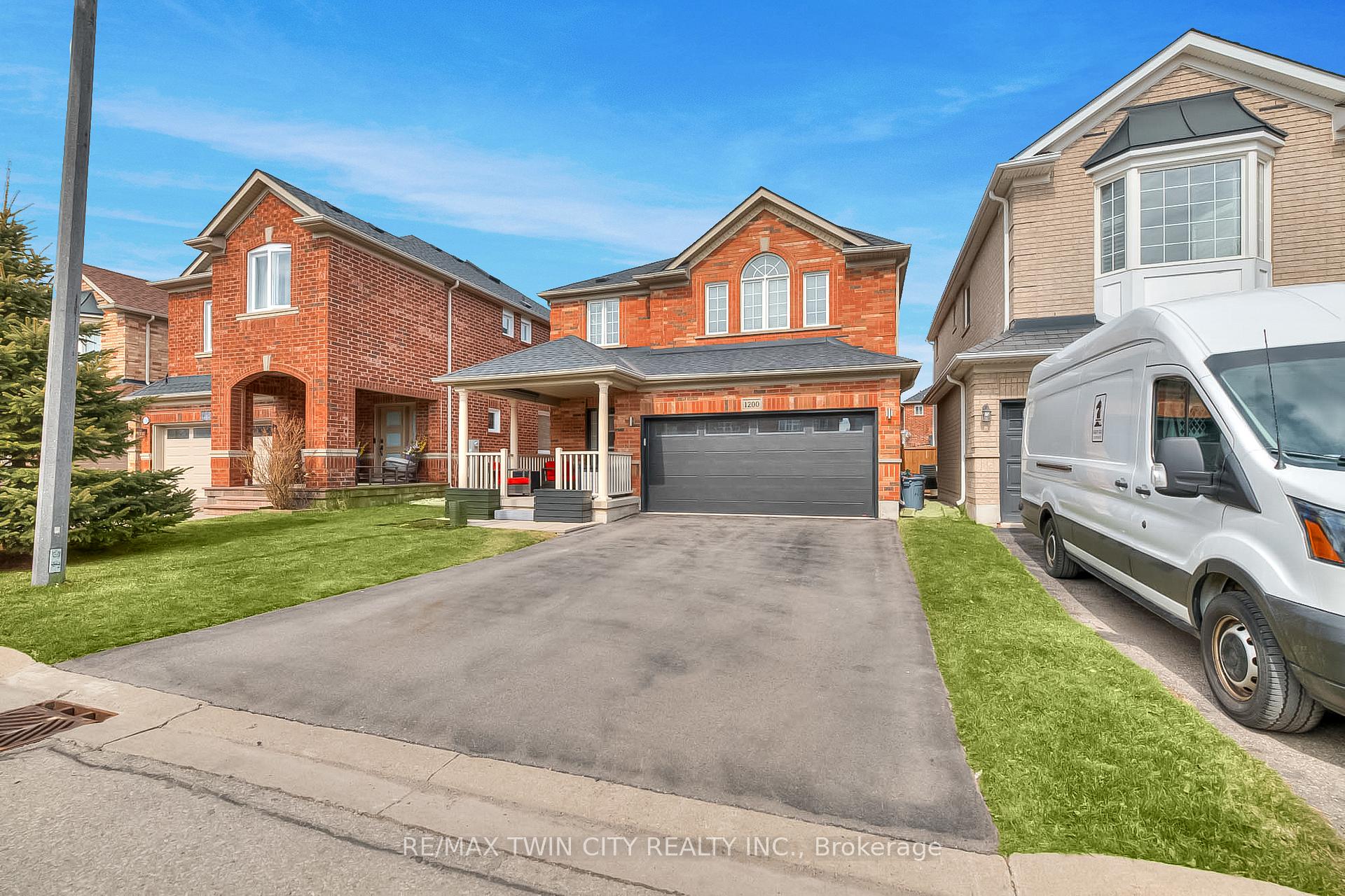 Photo 2 of 1200 McMullen Crescent, Milton, Clarke — HOMEH