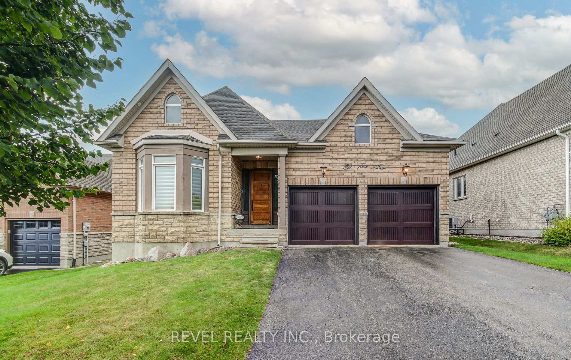 Front of 126 Aberfoyle Mill Crescent