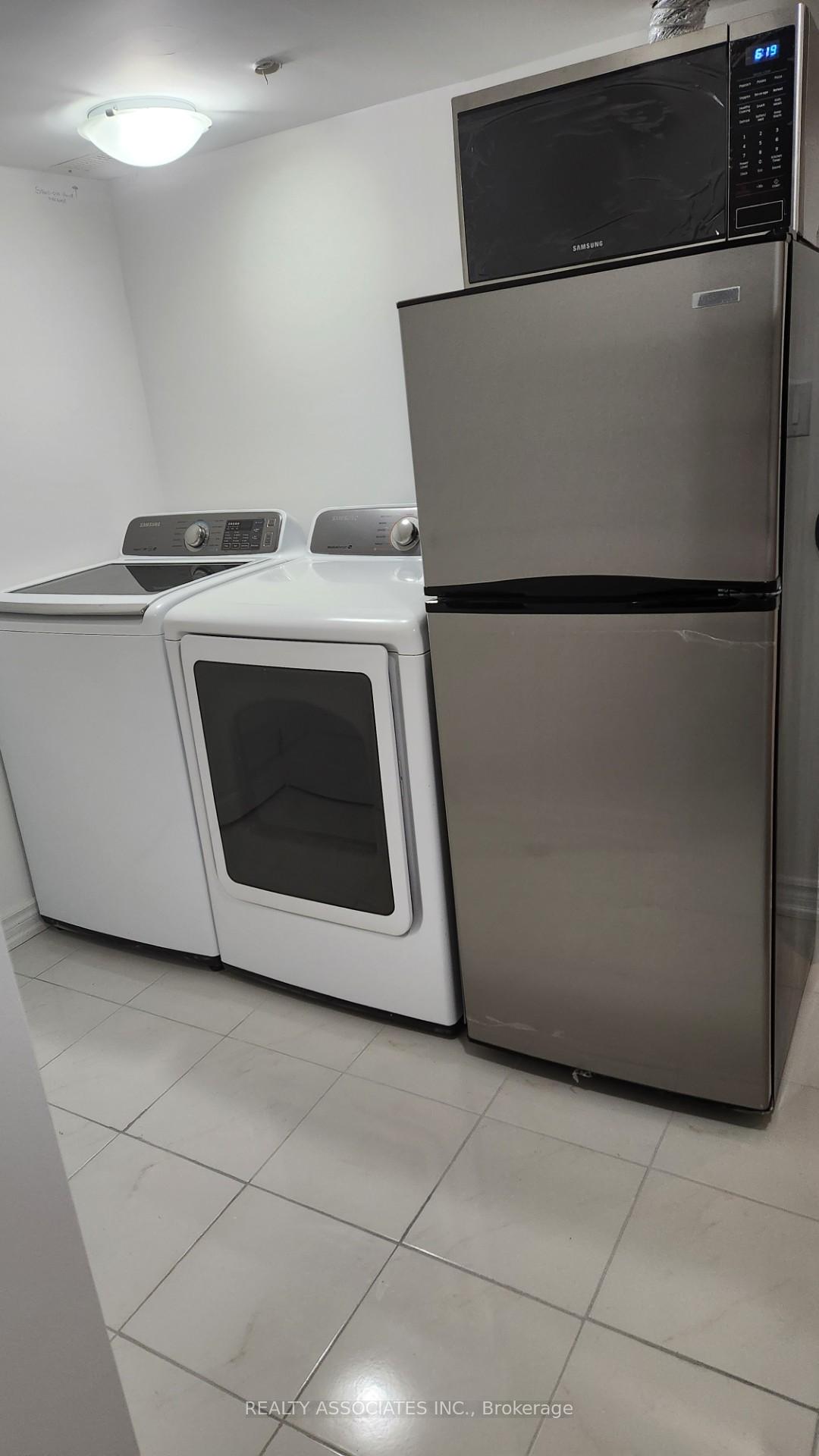Photo 8 of 358 Chickadee Court, Pickering, Highbush — HOMEH