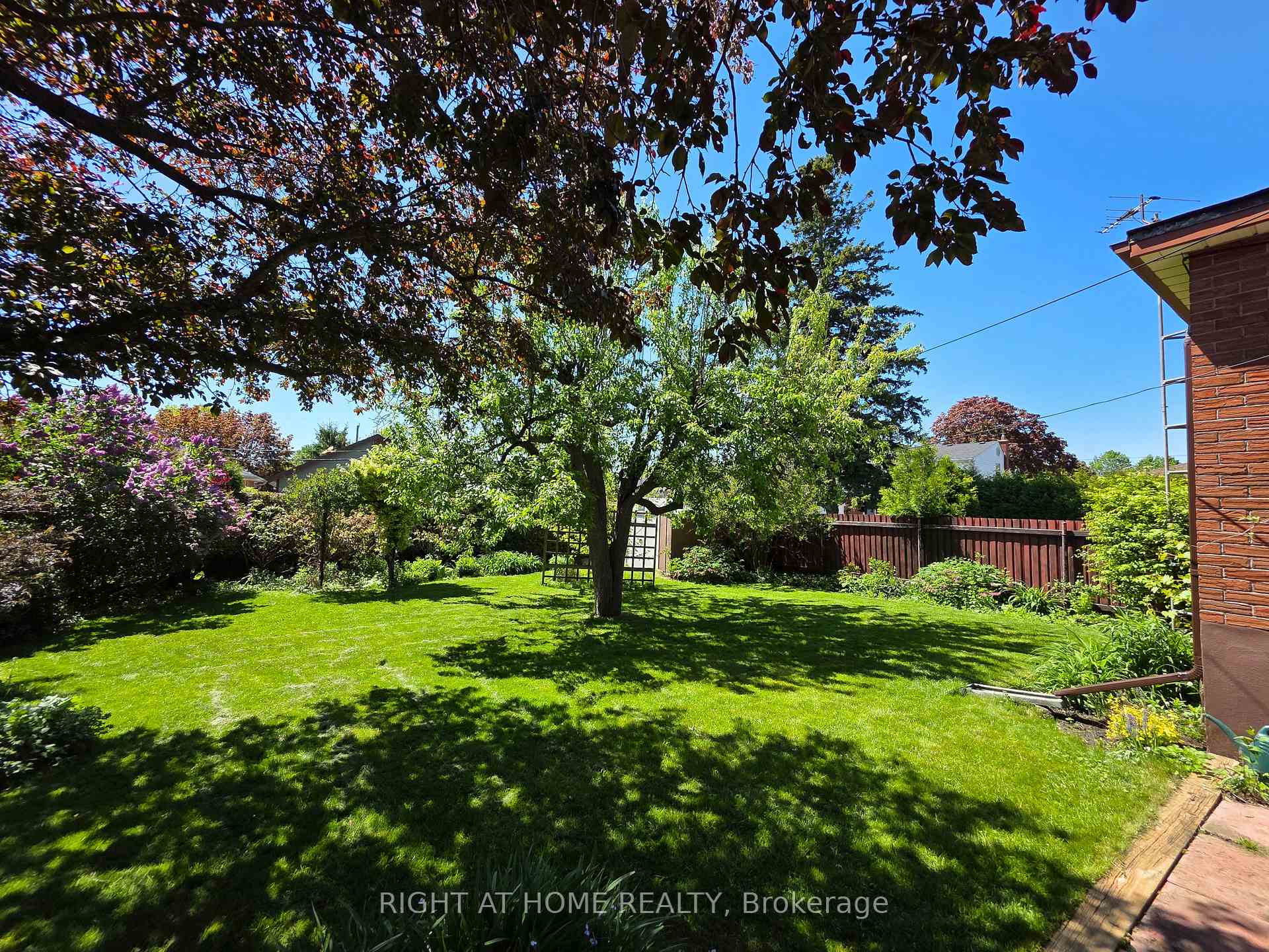 Photo 31 of Unit Upper, 323 Marion Avenue, Oshawa, McLaughlin — HOMEH