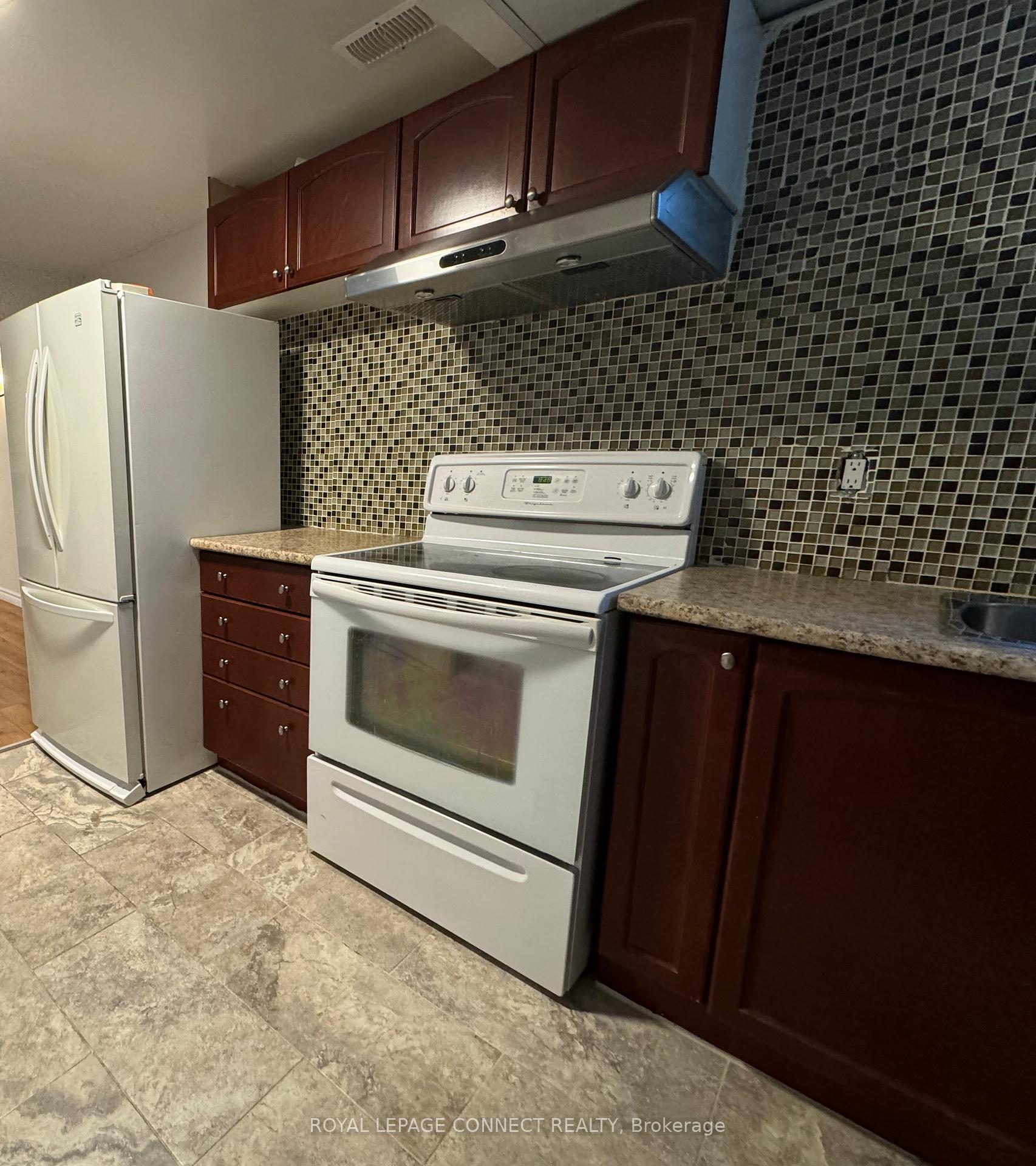 Photo 2 of 533 Gardenview Square, Pickering, Amberlea — HOMEH
