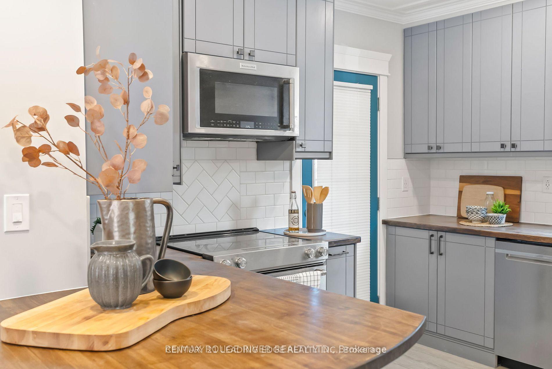 Photo 8 of 127 Ritson Road S, Oshawa, Central — HOMEH