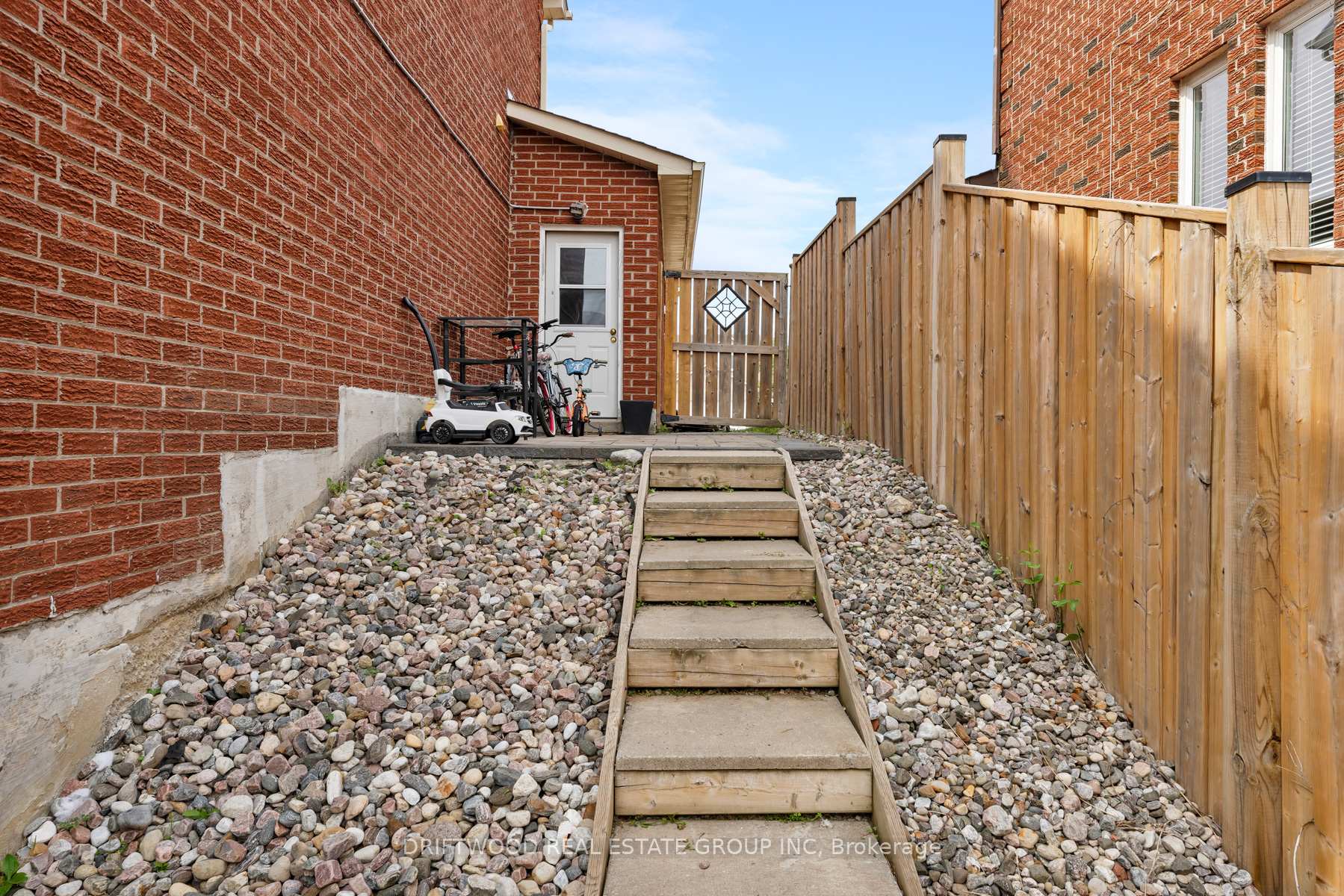 Photo 5 of 515 Norfolk Square, Pickering, Amberlea — HOMEH