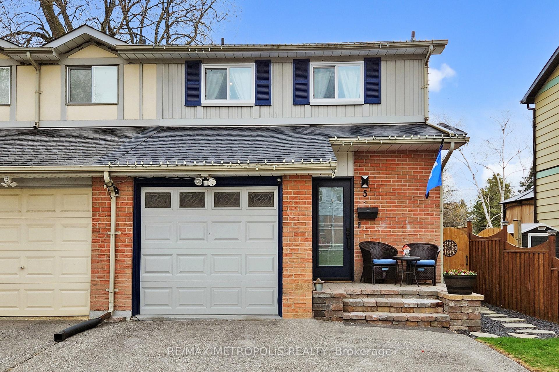 Photo 2 of 5 Thomas Street, Oshawa, Lakeview — HOMEH