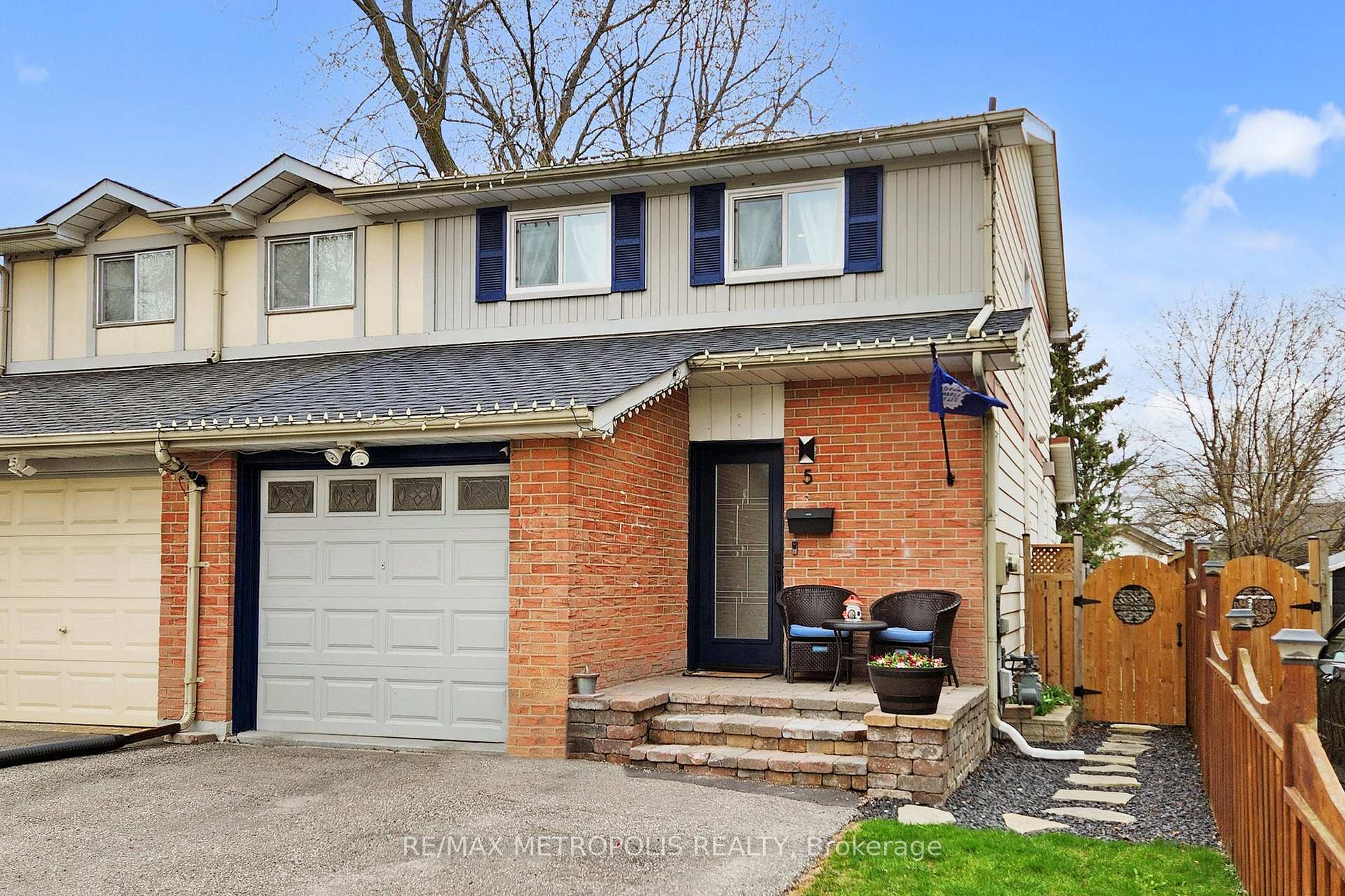 Photo 3 of 5 Thomas Street, Oshawa, Lakeview — HOMEH