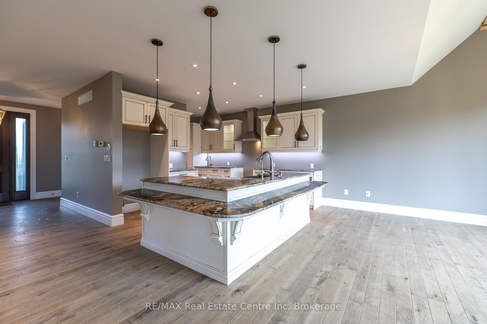 Photo 18 of 7355 Concession 1 Road, Puslinch, Crieff/Aikensville/Killean — HOMEH