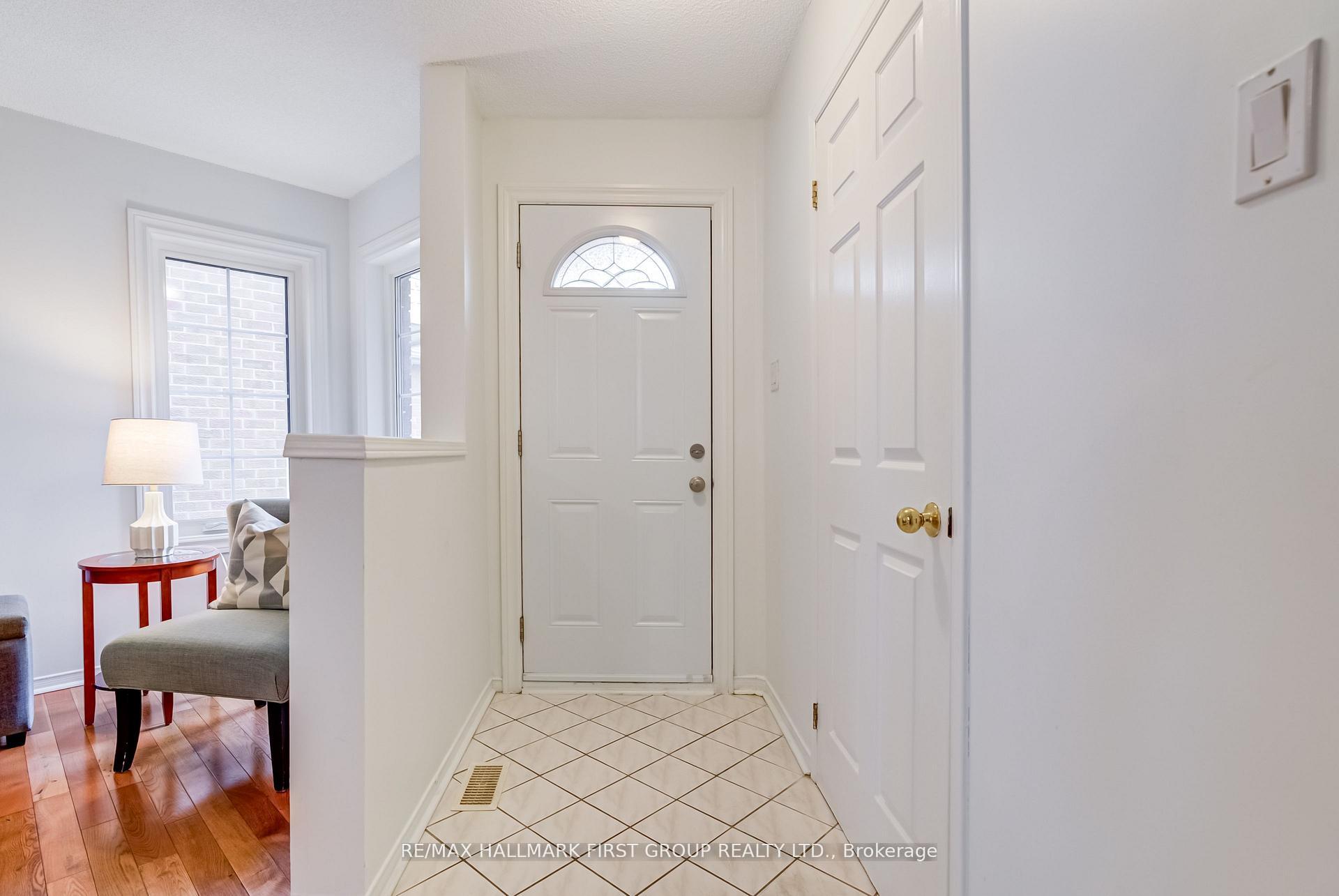 Photo 3 of 1633 Autumn Crescent, Pickering, Amberlea — HOMEH