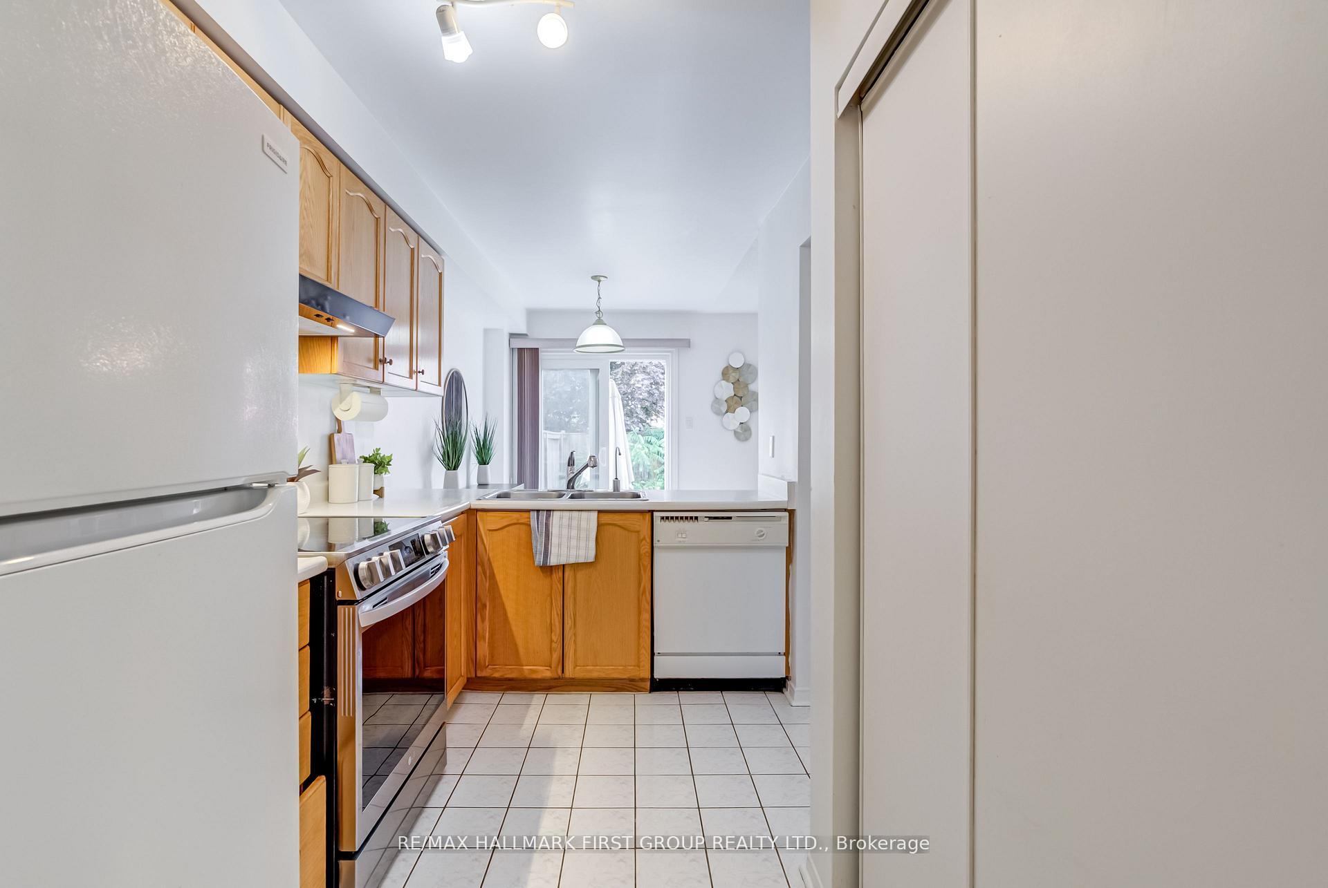 Photo 8 of 1633 Autumn Crescent, Pickering, Amberlea — HOMEH