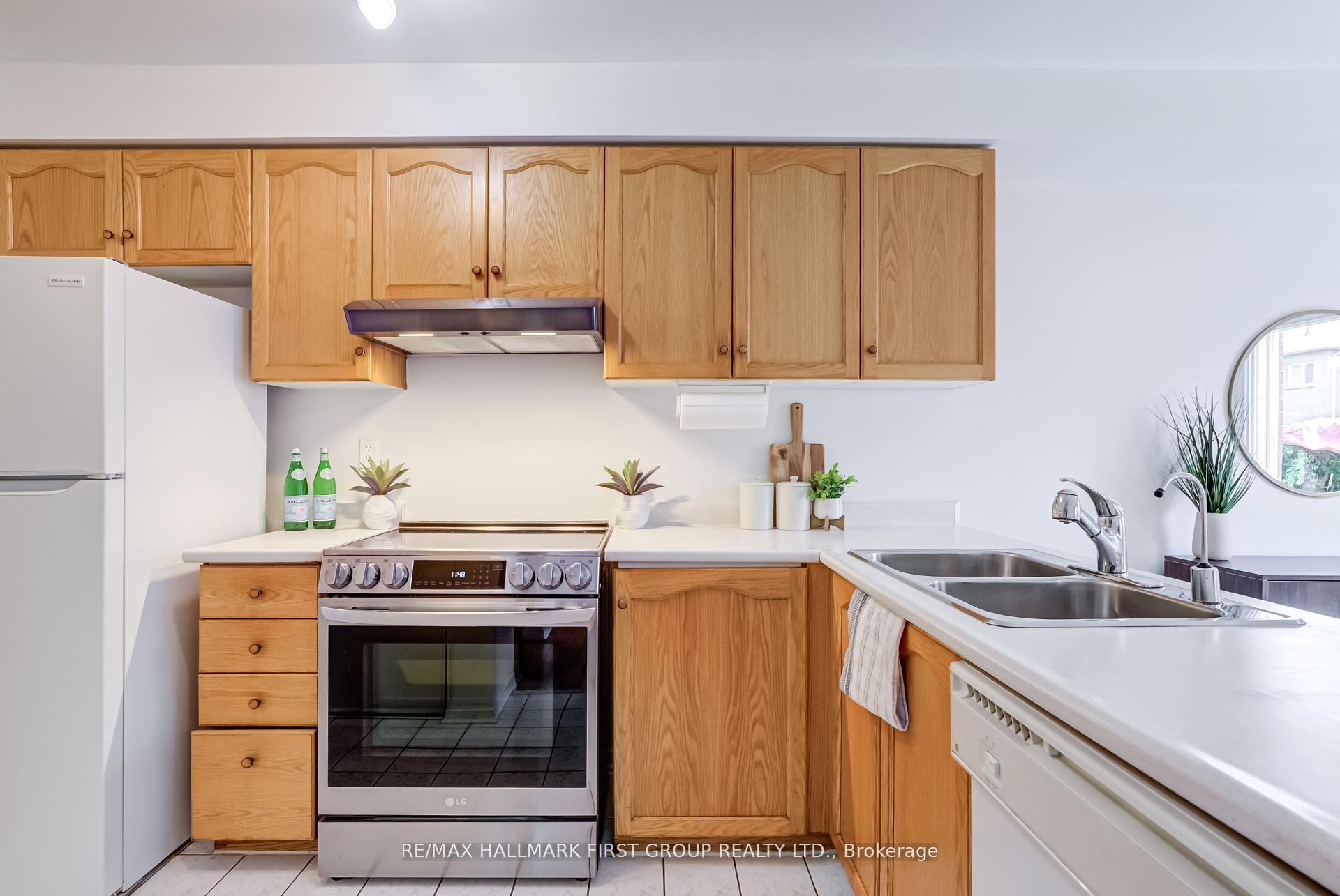 Photo 9 of 1633 Autumn Crescent, Pickering, Amberlea — HOMEH