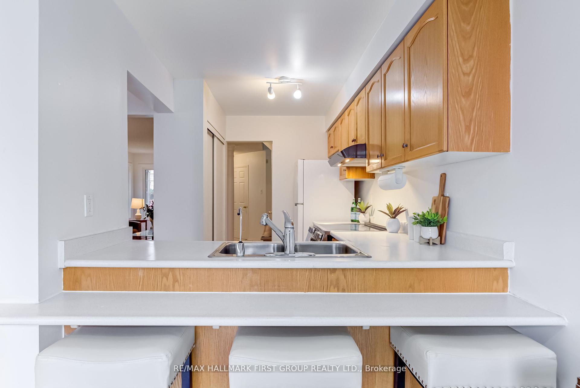 Photo 10 of 1633 Autumn Crescent, Pickering, Amberlea — HOMEH