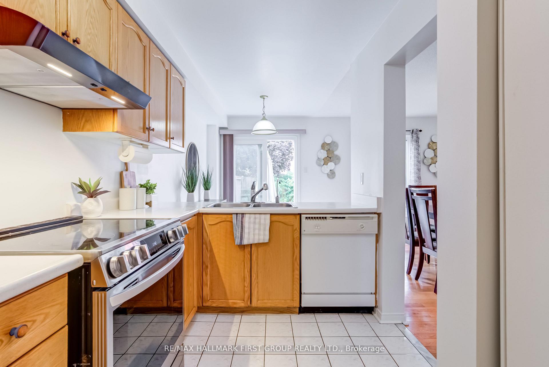 Photo 12 of 1633 Autumn Crescent, Pickering, Amberlea — HOMEH