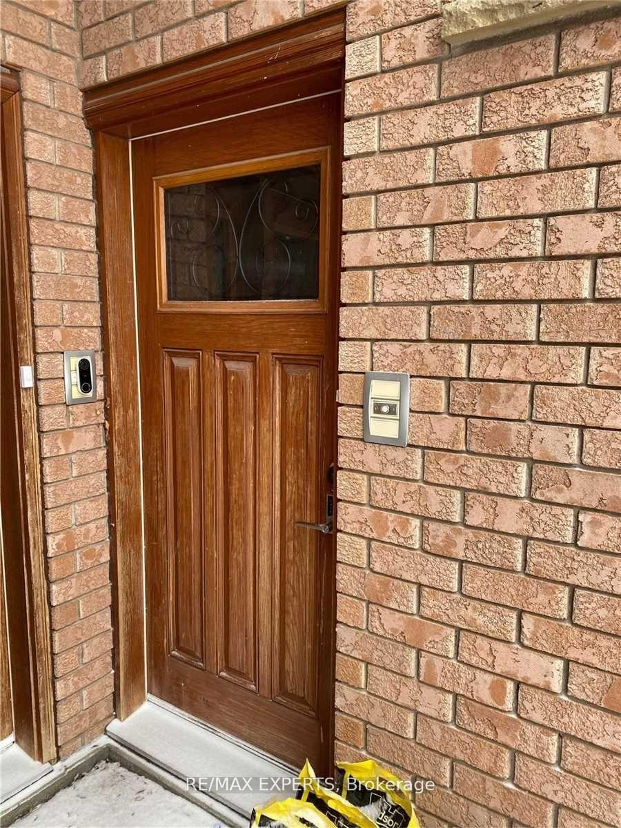 Photo 3 of Unit BSMT, 1874 Fairport Road, Pickering, Dunbarton — HOMEH