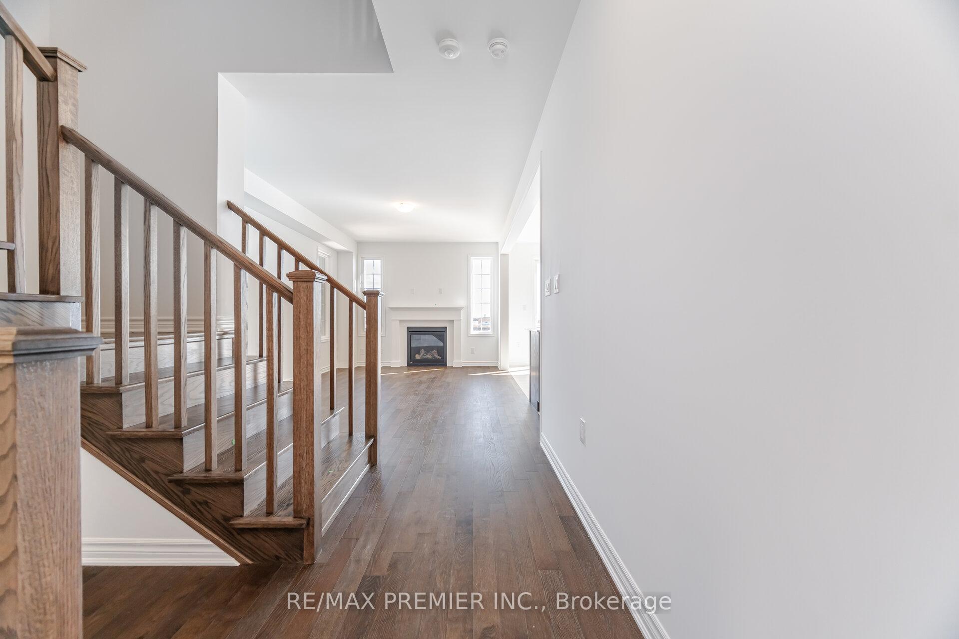 Photo 3 of 1182 Stacey Crescent, Milton, Bowes — HOMEH