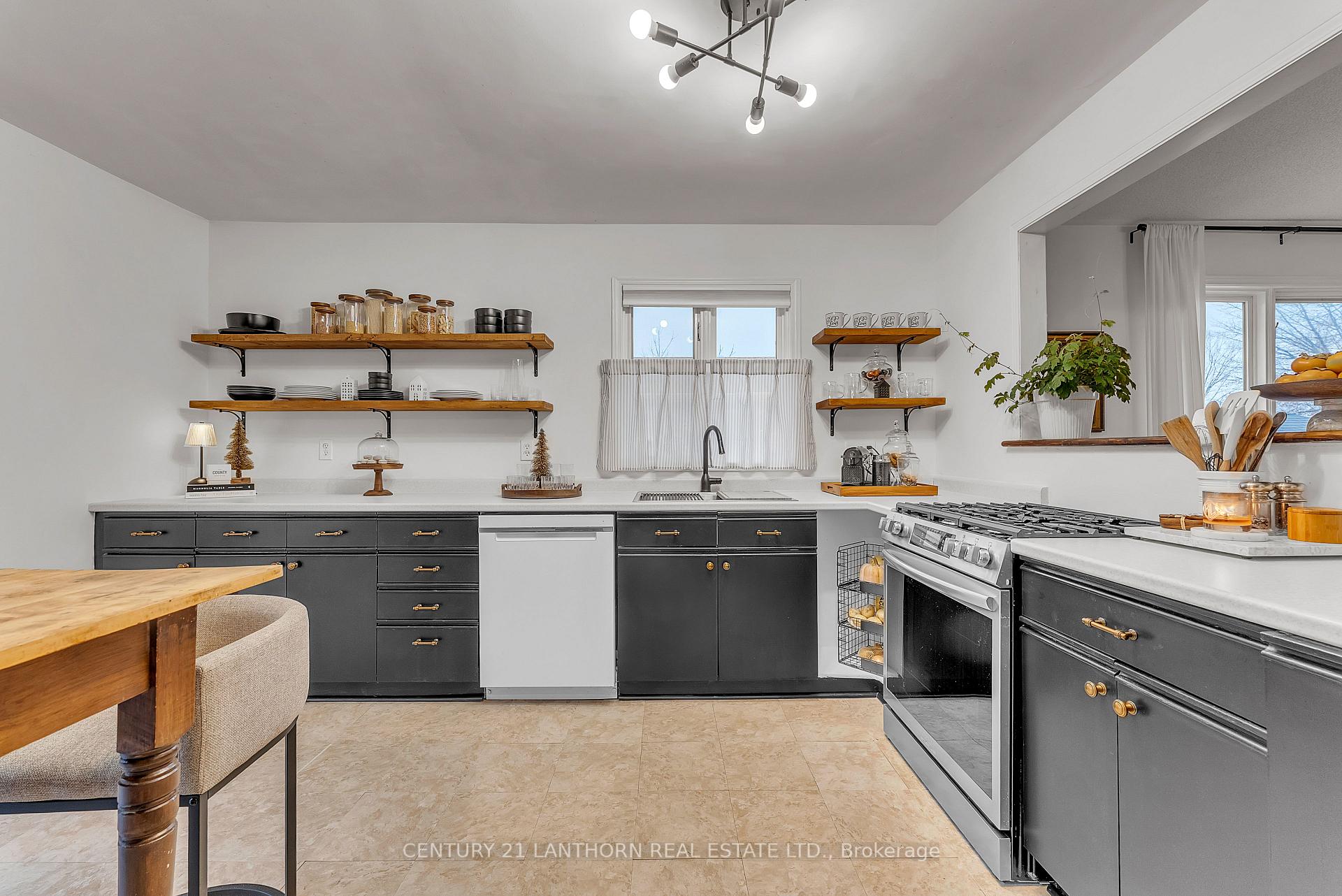 Photo 10 of 31 First Avenue, Prince Edward County, Wellington Ward — HOMEH