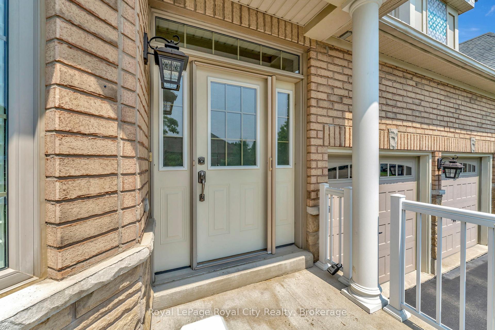 Photo 6 of 114 Aberfoyle Mill Crescent, Puslinch, Aberfoyle — HOMEH