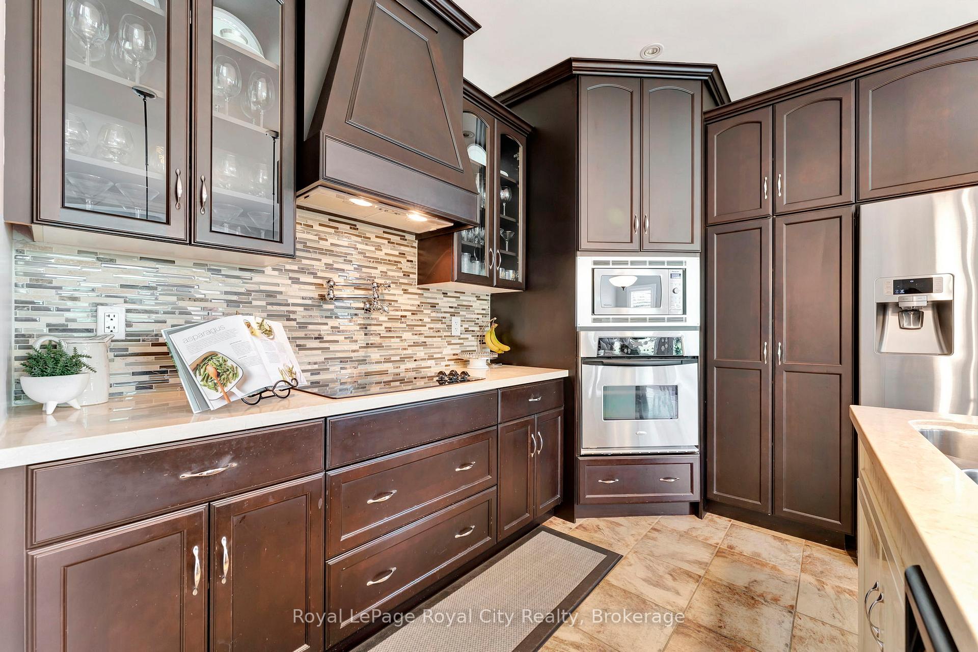 Photo 13 of 114 Aberfoyle Mill Crescent, Puslinch, Aberfoyle — HOMEH