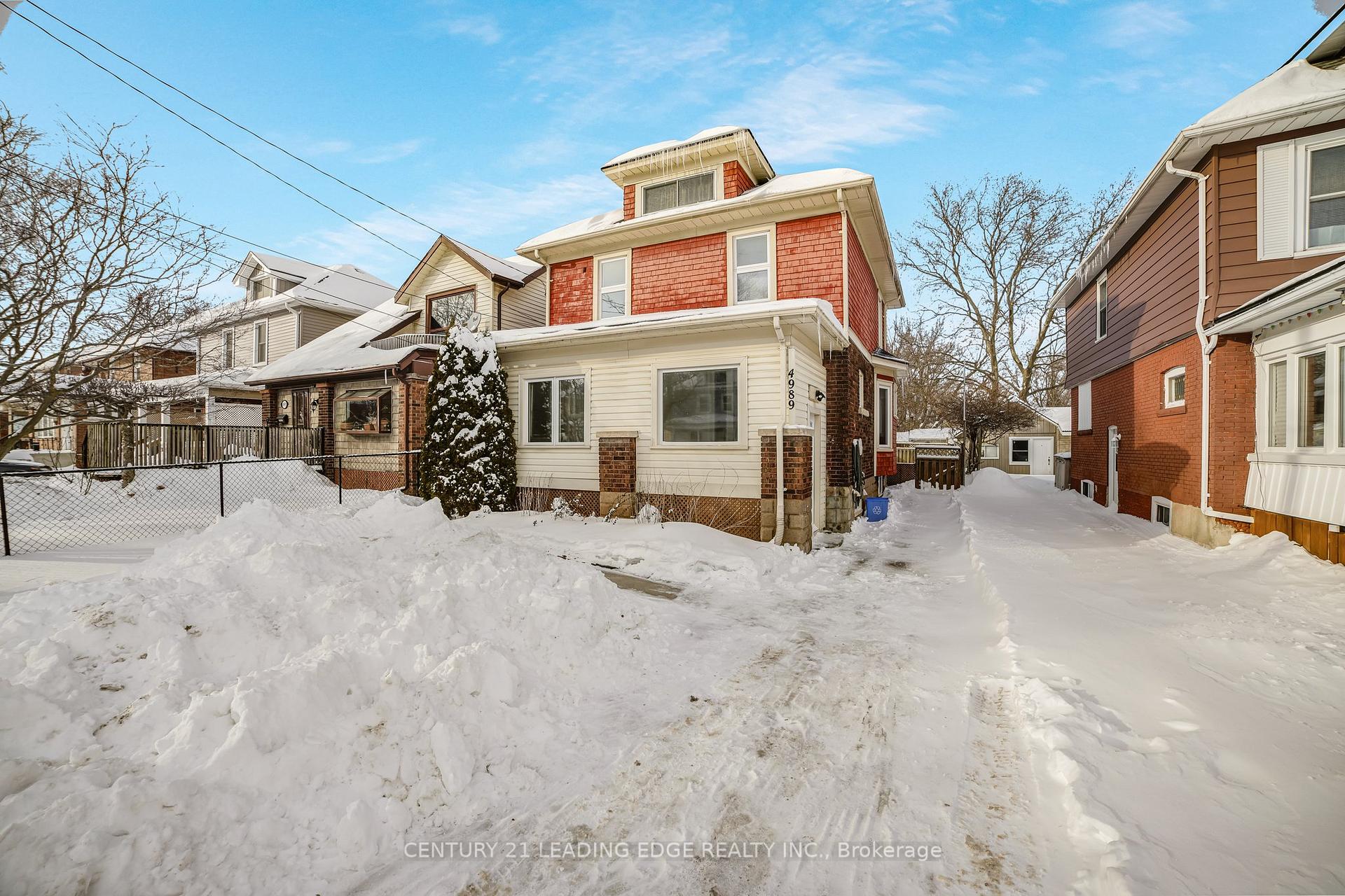 Front of 4989 Willmott Street