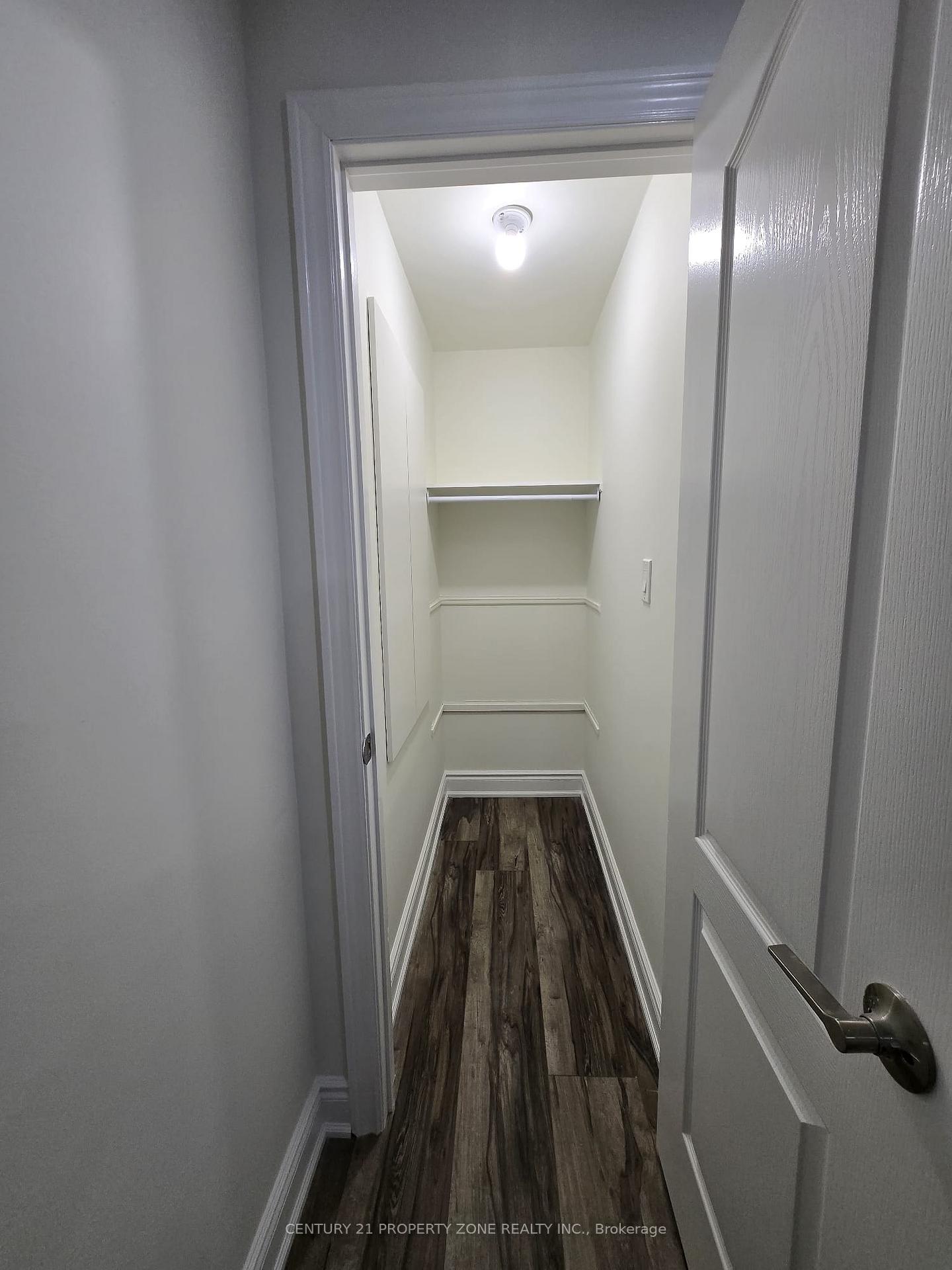 Photo 20 of 962 Penson Crescent, Milton, Coates — HOMEH