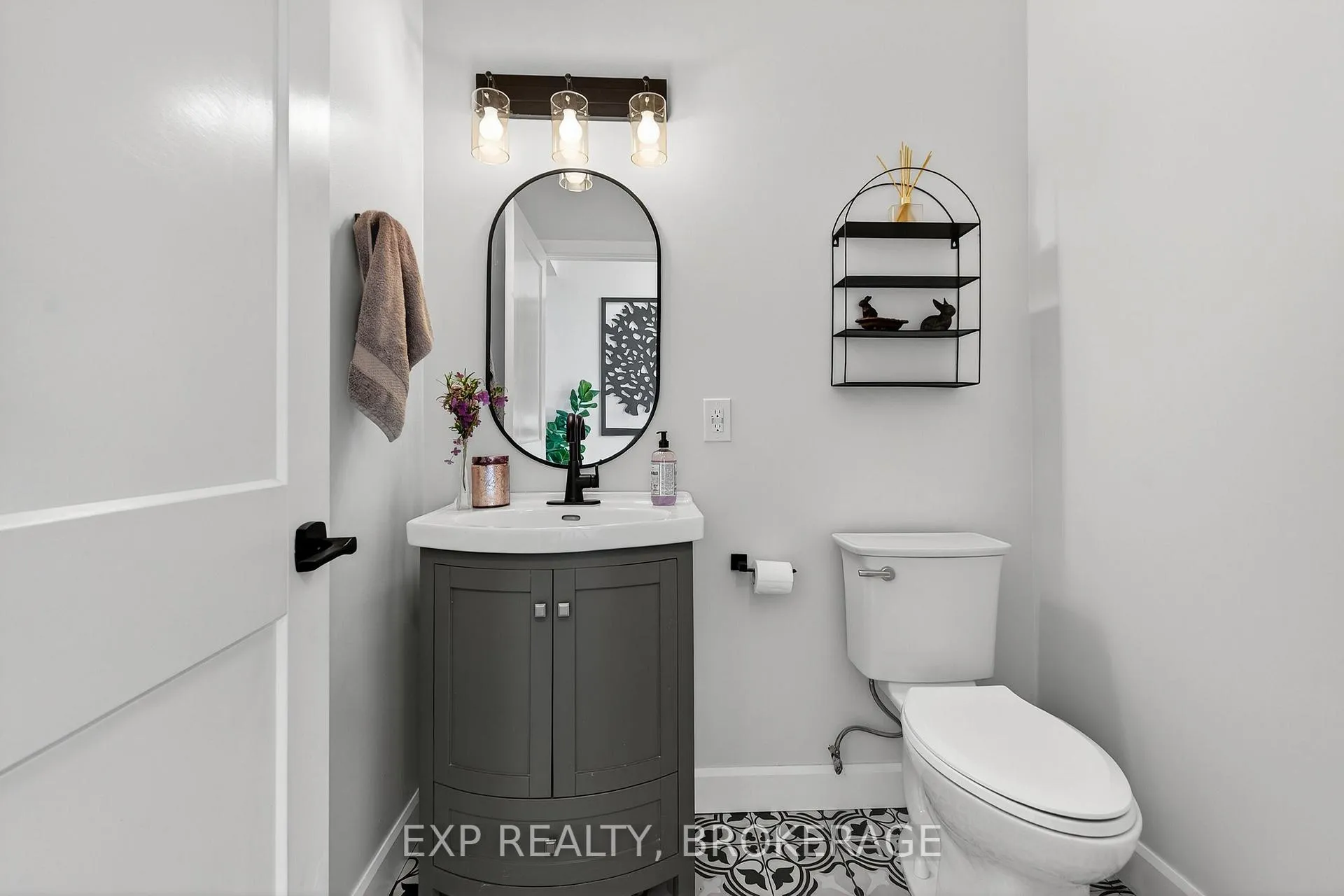 Photo 12 of 2516 County 15 Road, Prince Edward County, Sophiasburg Ward — HOMEH