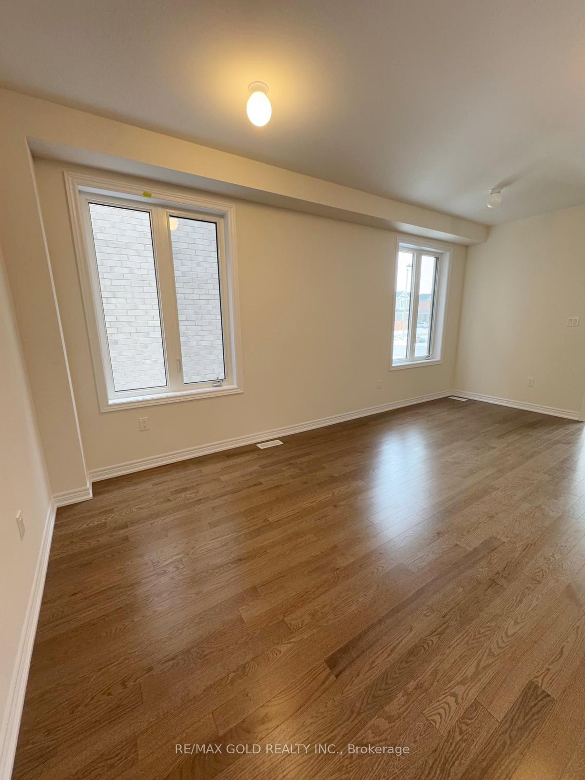 Photo 3 of 469 Kennedy Circle, Milton, Cobban — HOMEH
