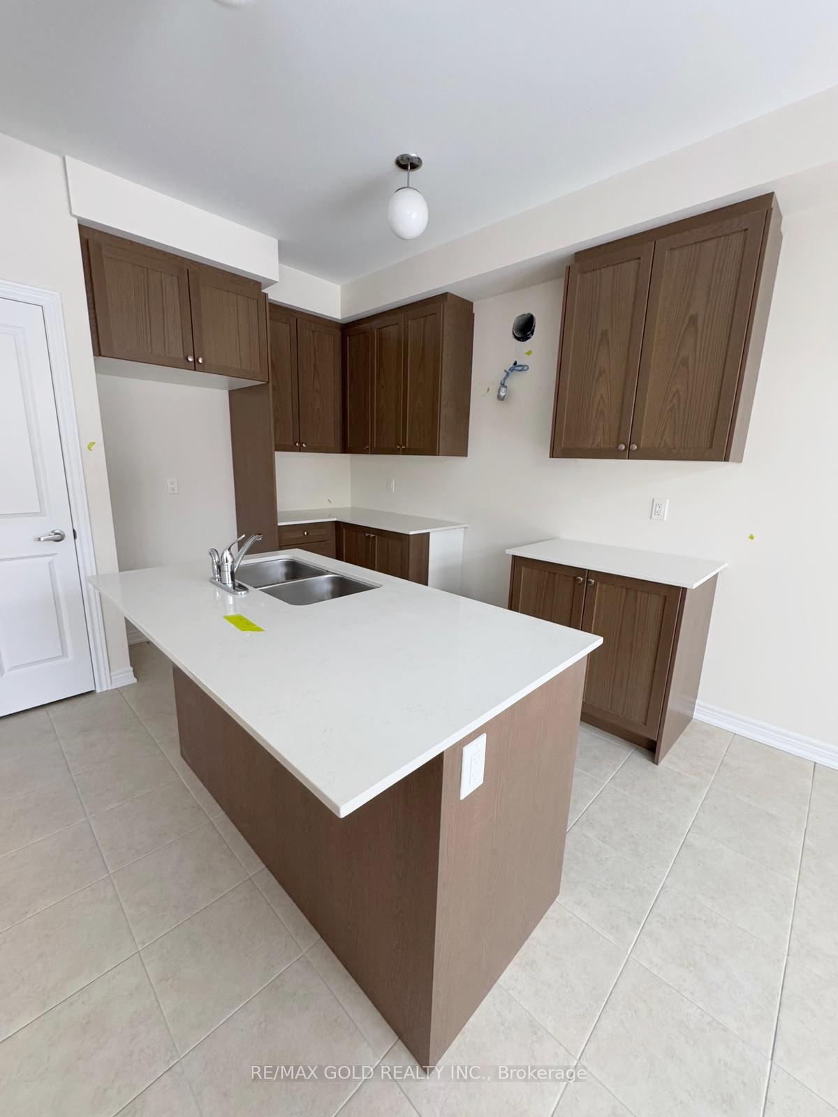 Photo 6 of 469 Kennedy Circle, Milton, Cobban — HOMEH