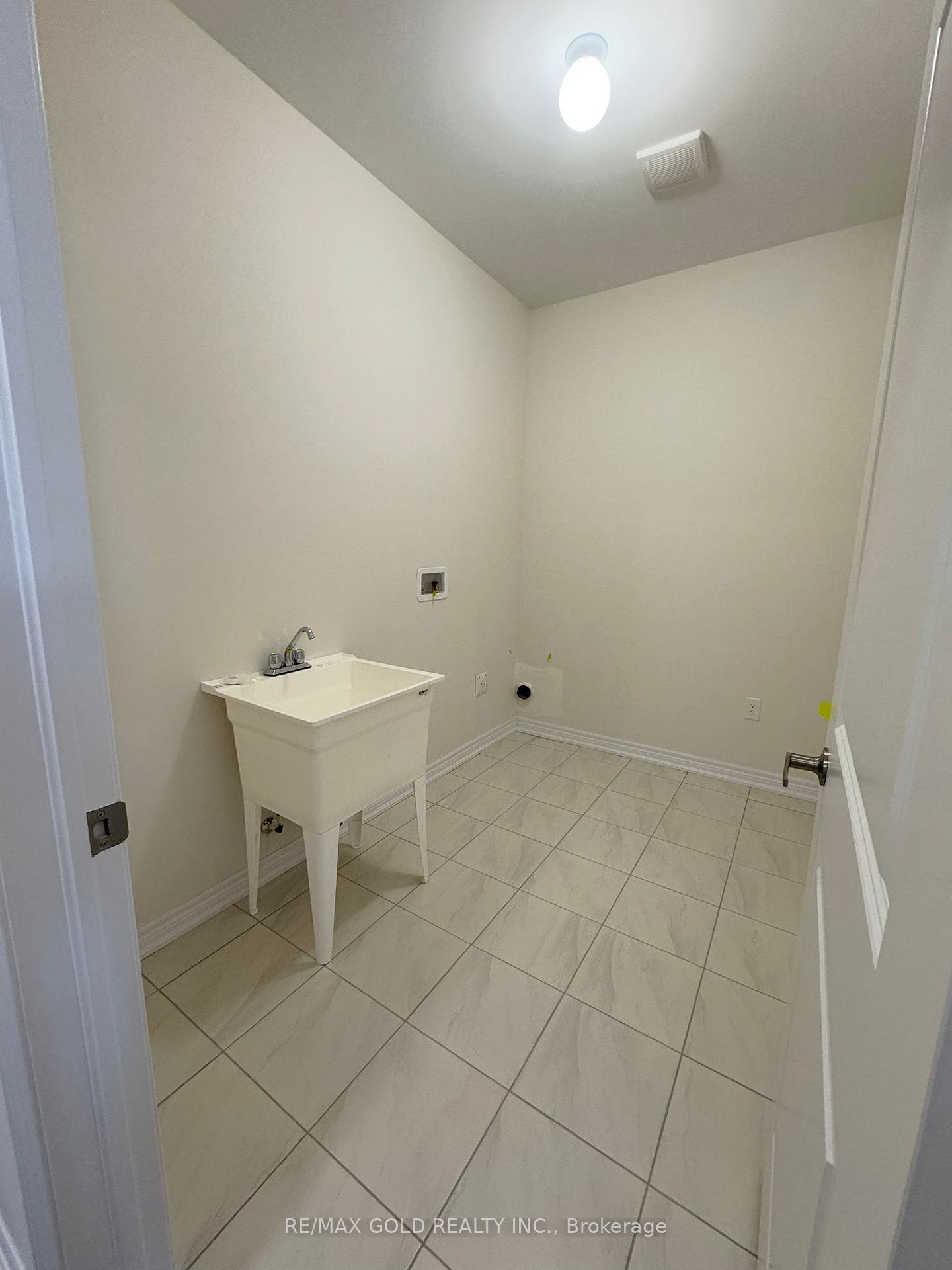 Photo 11 of 469 Kennedy Circle, Milton, Cobban — HOMEH