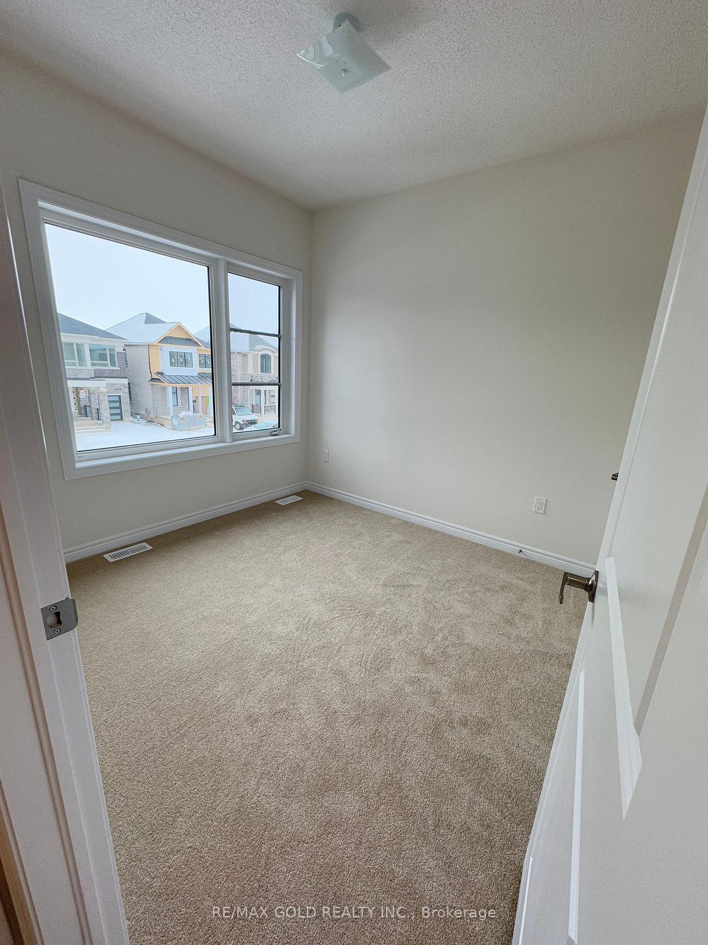 Photo 16 of 469 Kennedy Circle, Milton, Cobban — HOMEH