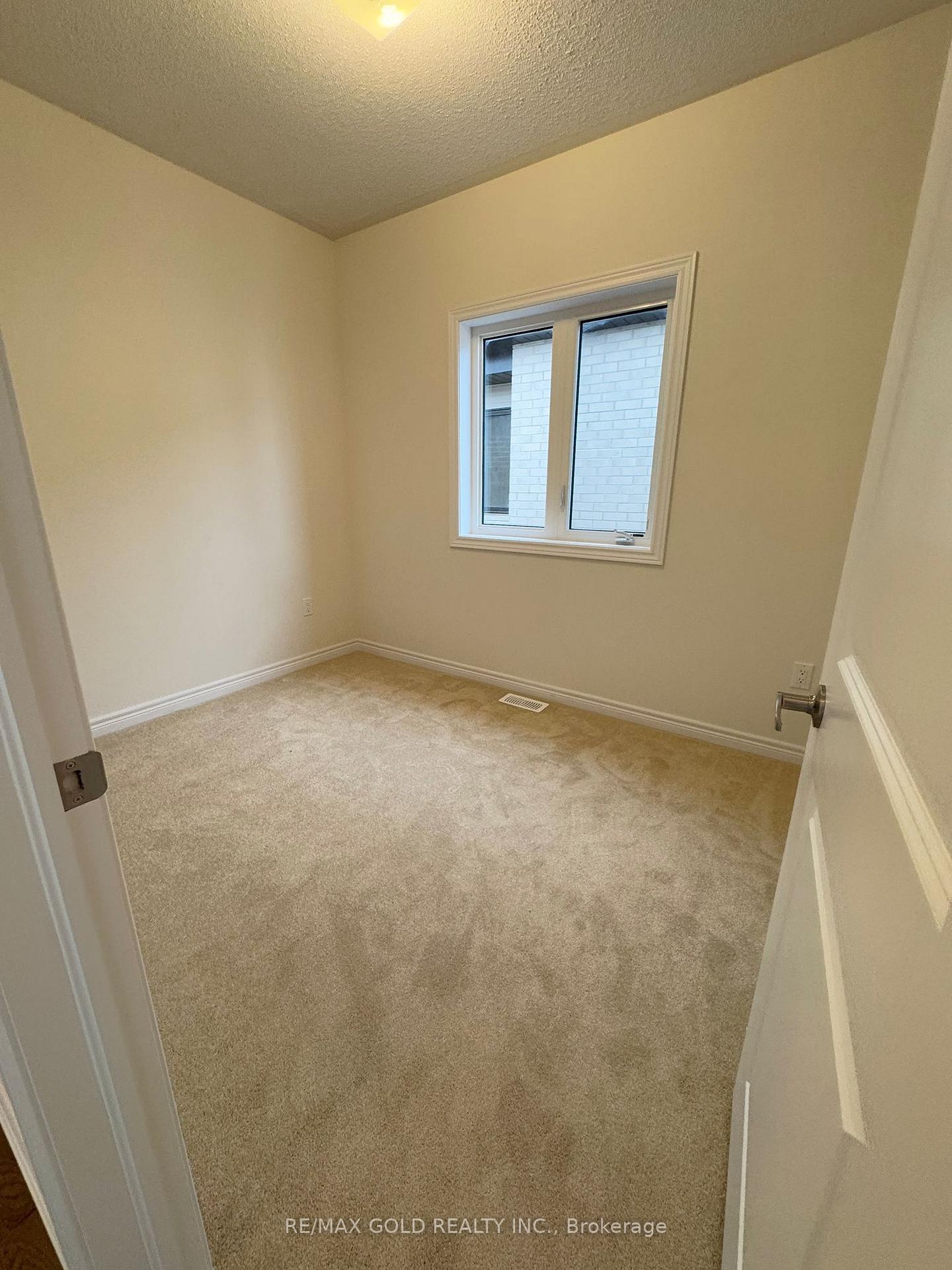 Photo 17 of 469 Kennedy Circle, Milton, Cobban — HOMEH