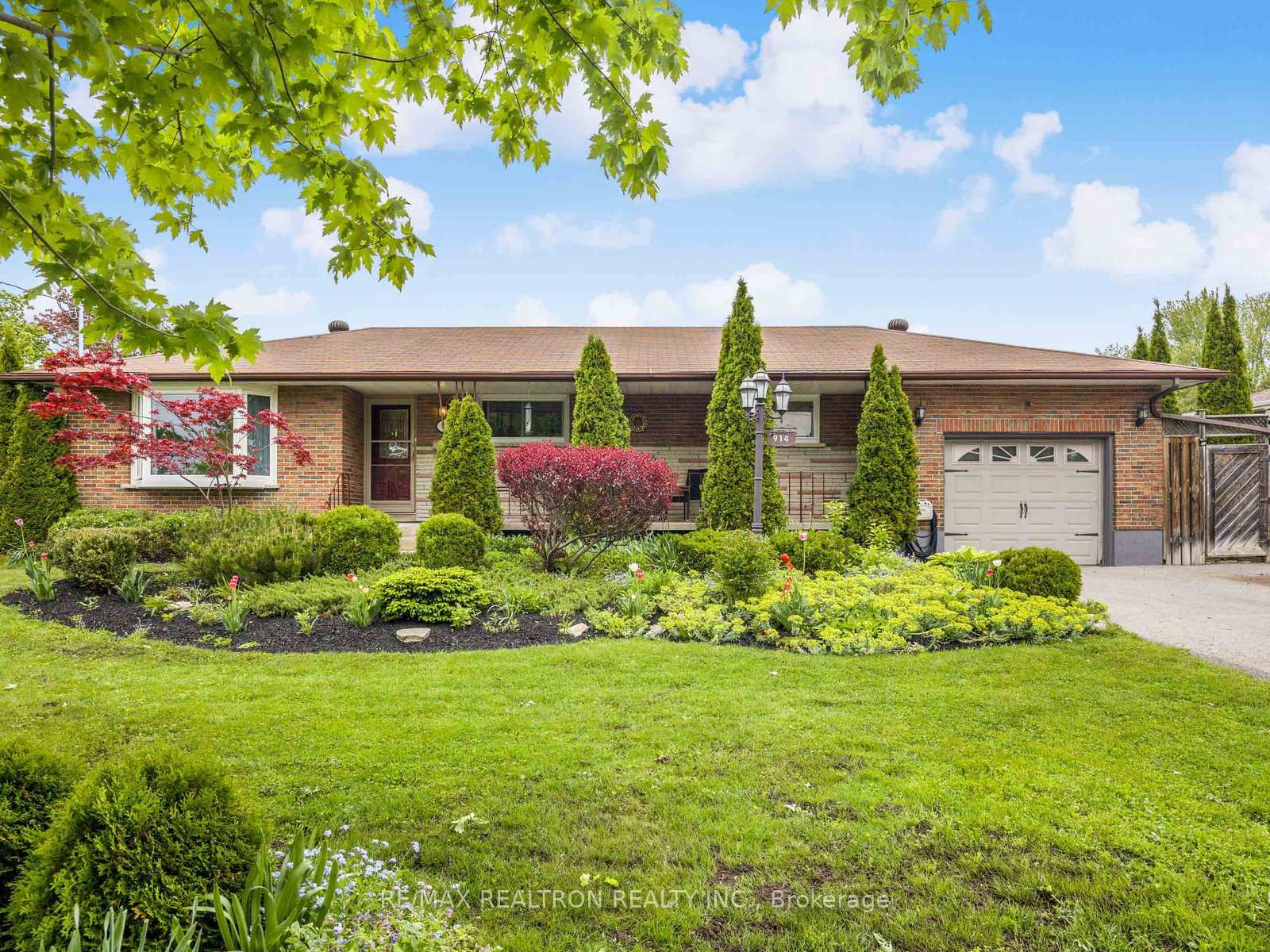 Photo 1 of 914 Willowdale Avenue, Oshawa, Donevan — HOMEH