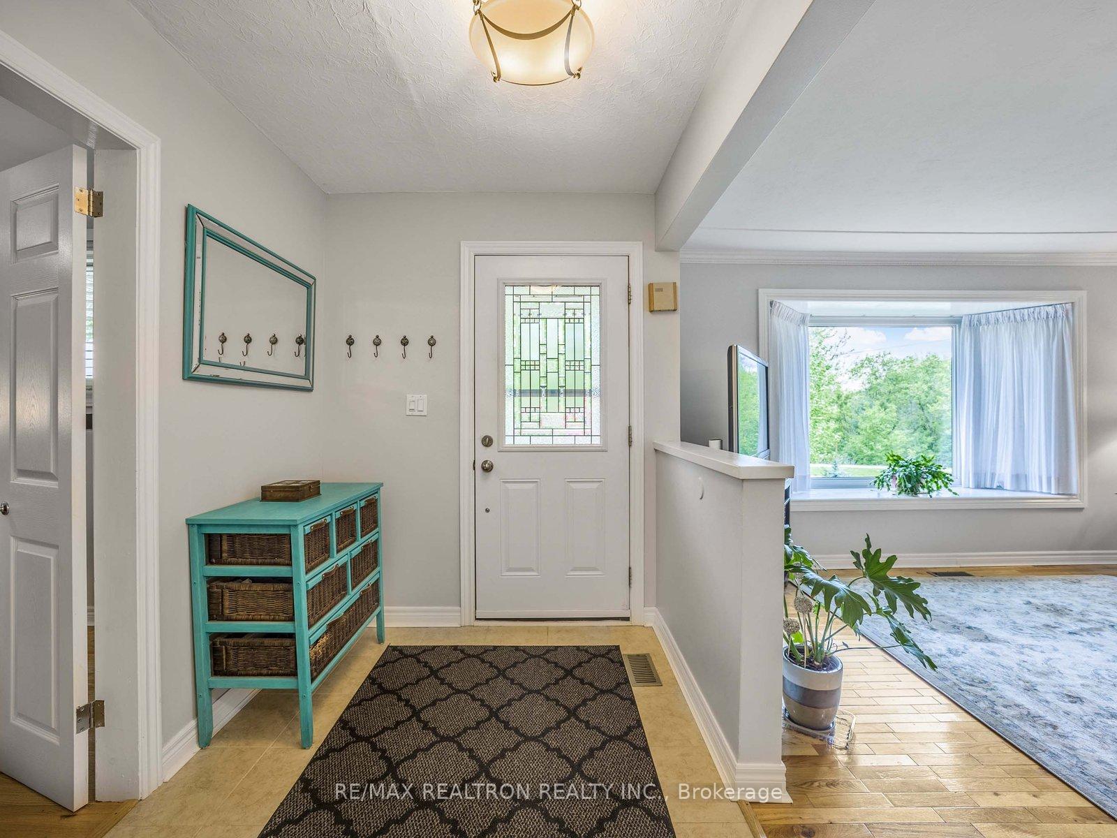 Photo 3 of 914 Willowdale Avenue, Oshawa, Donevan — HOMEH