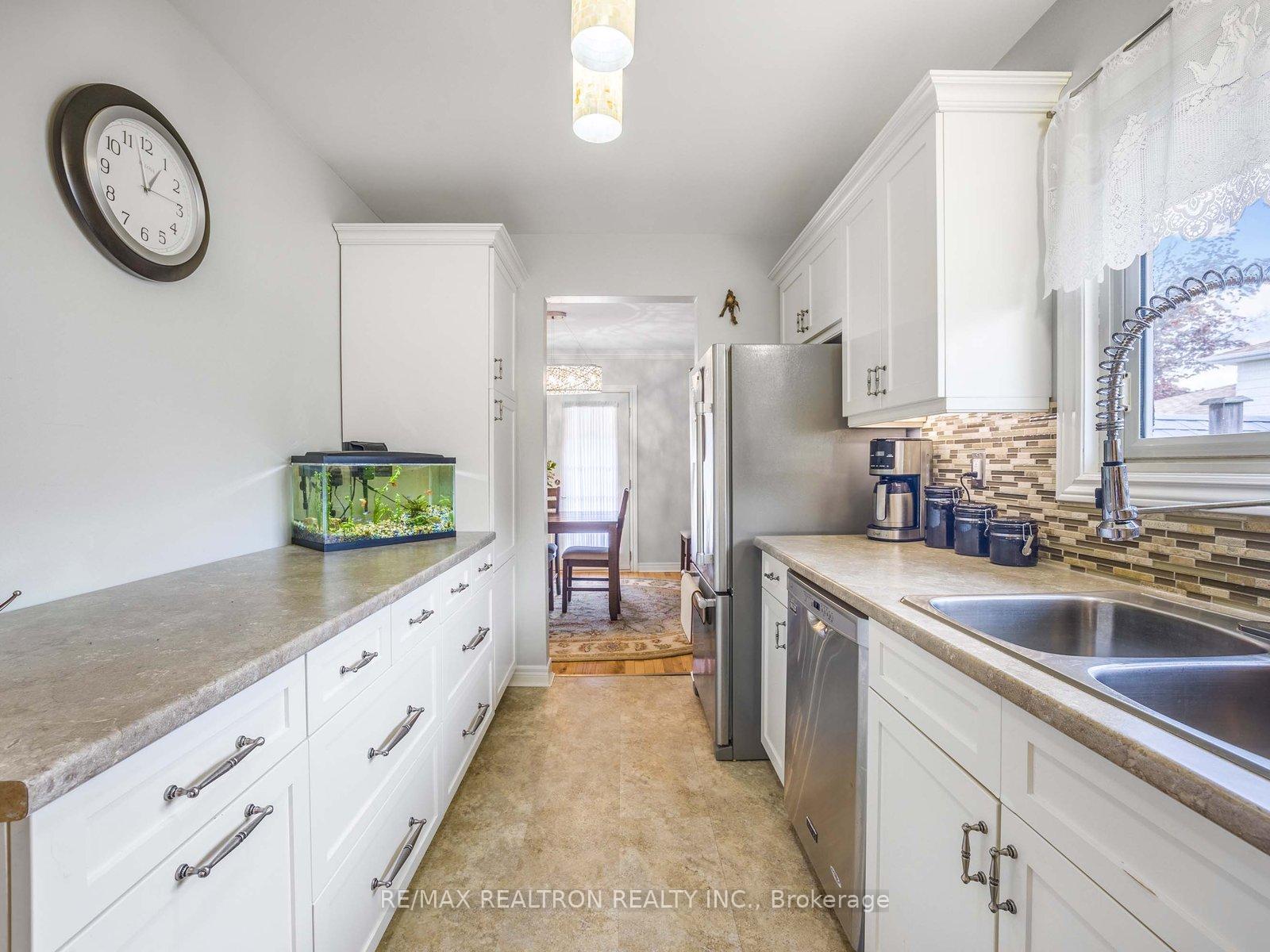 Photo 9 of 914 Willowdale Avenue, Oshawa, Donevan — HOMEH