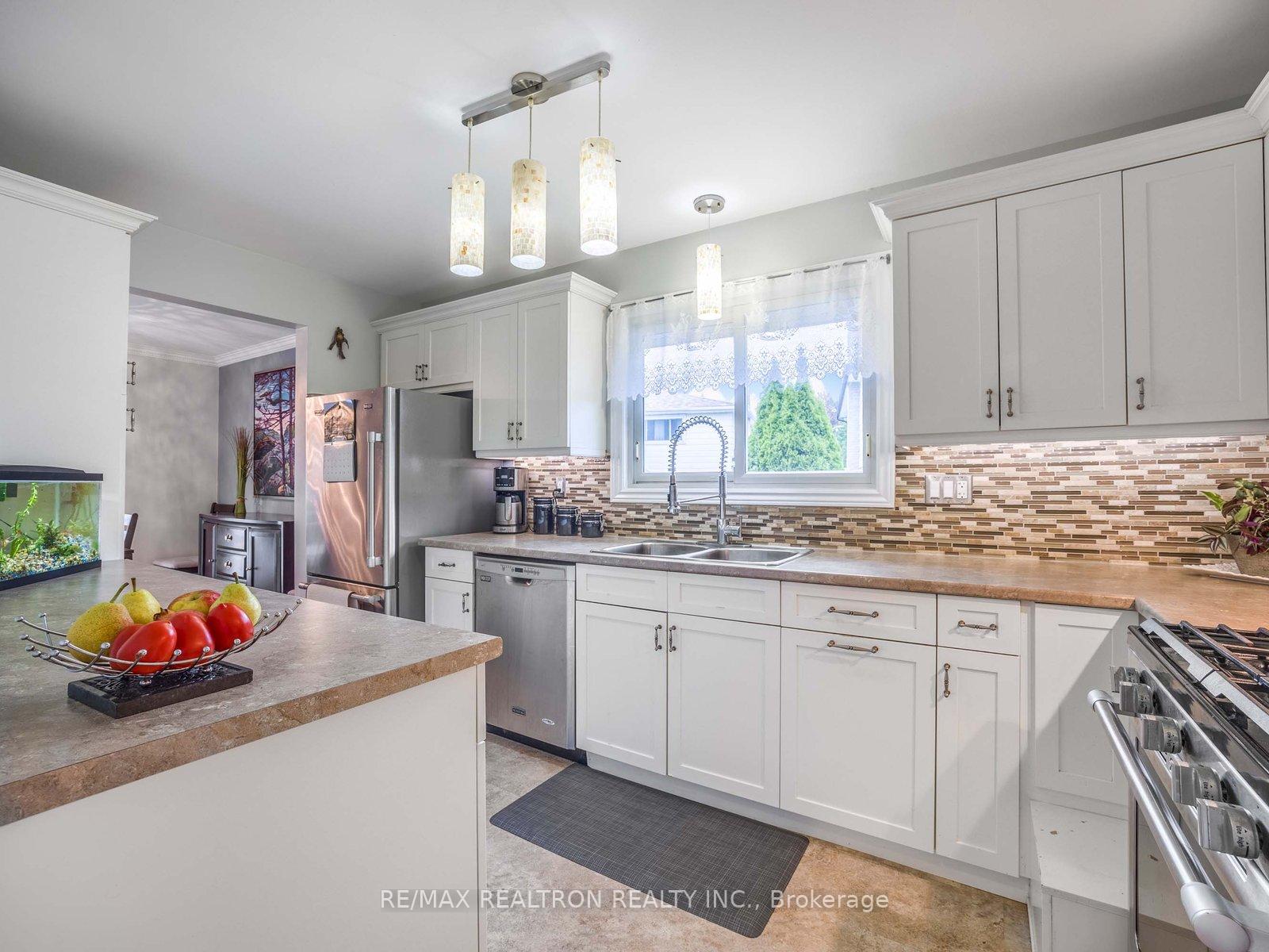 Photo 10 of 914 Willowdale Avenue, Oshawa, Donevan — HOMEH