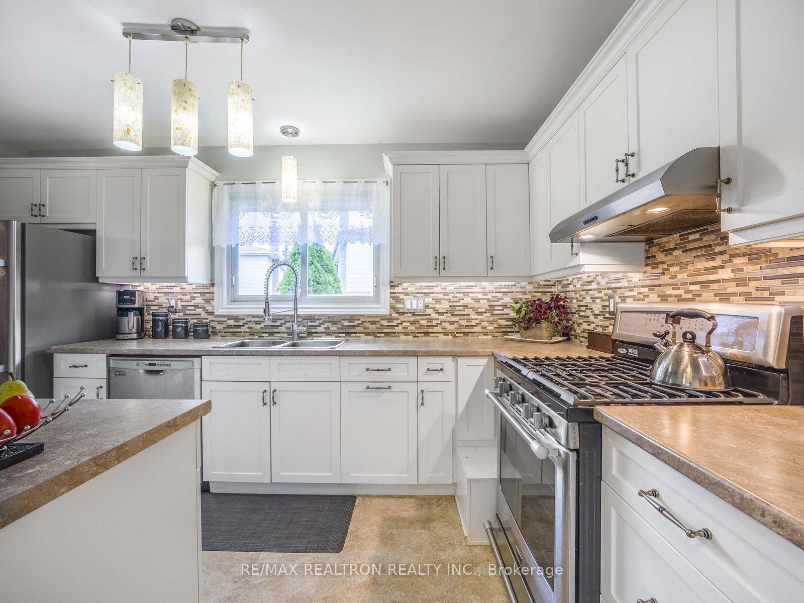 Photo 11 of 914 Willowdale Avenue, Oshawa, Donevan — HOMEH