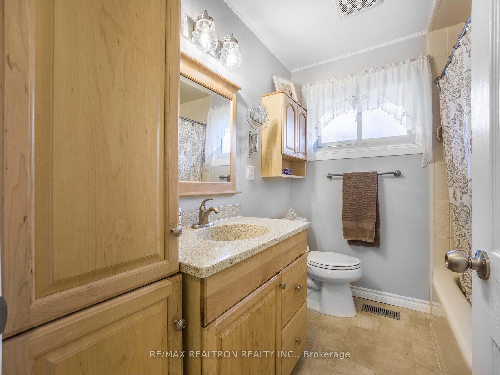 Photo 15 of 914 Willowdale Avenue, Oshawa, Donevan — HOMEH