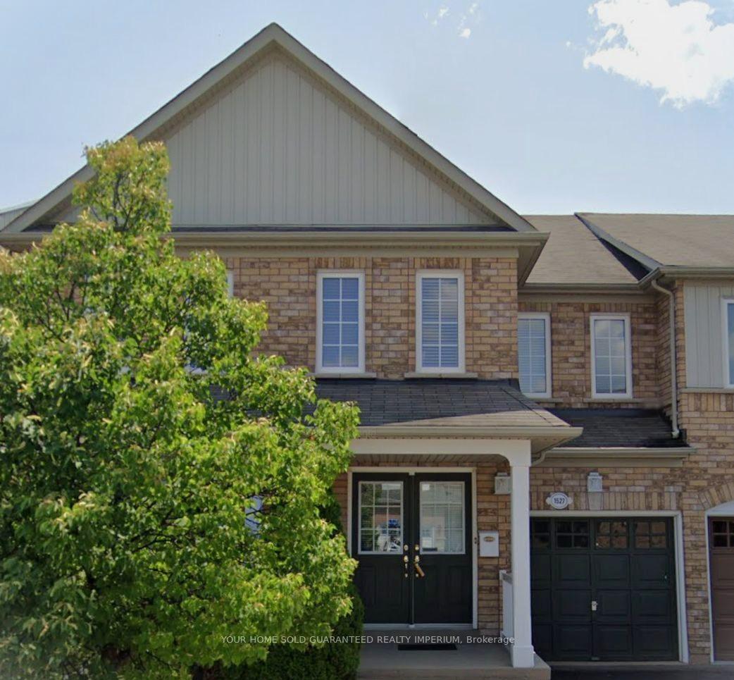 Front of 1527 Avonmore Square